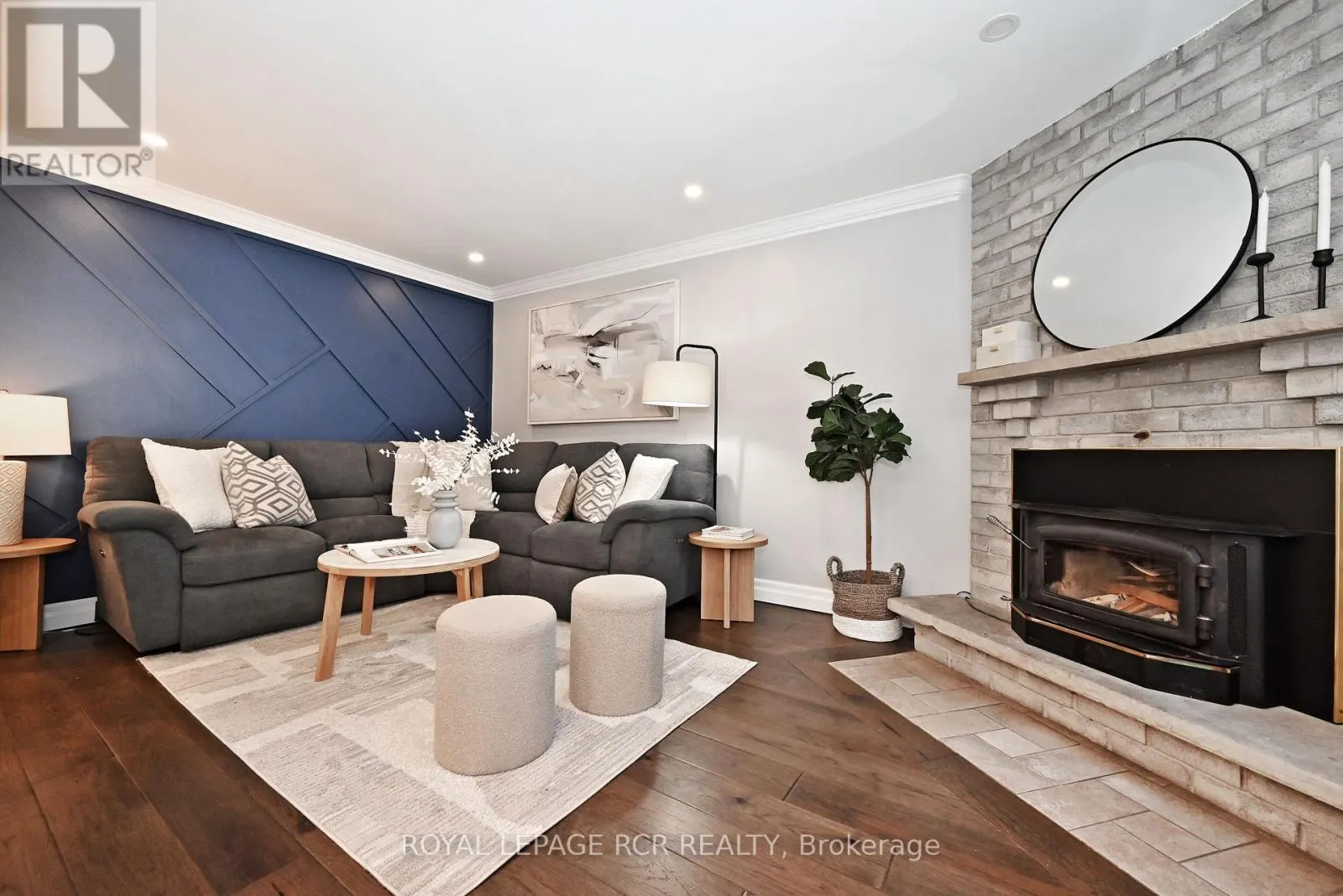 24 MURDOCK AVENUE