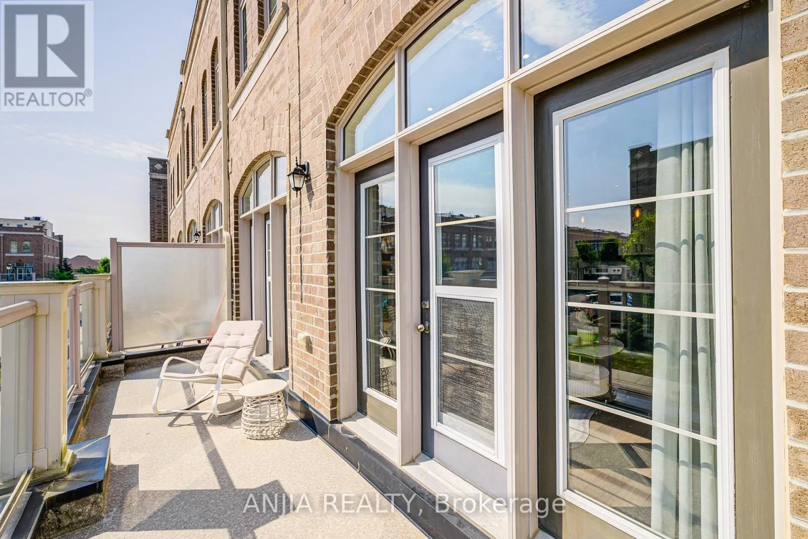 156 GLAD PARK AVENUE
