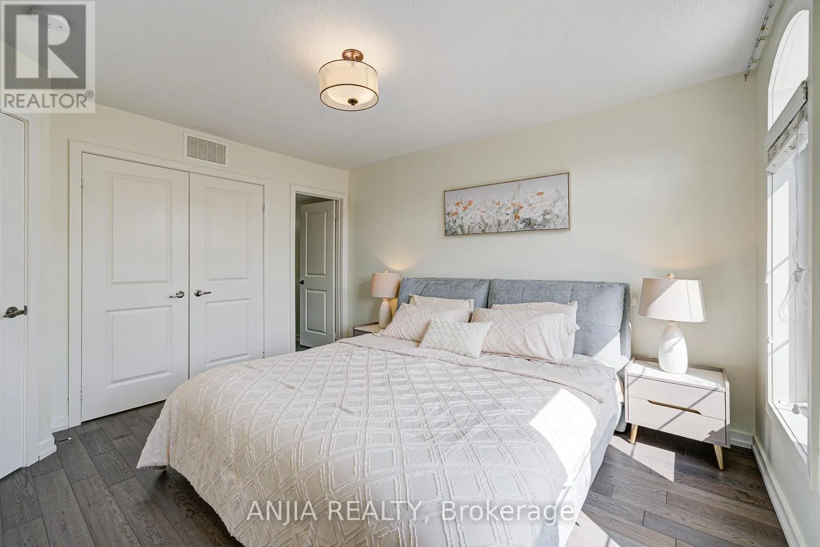 156 GLAD PARK AVENUE