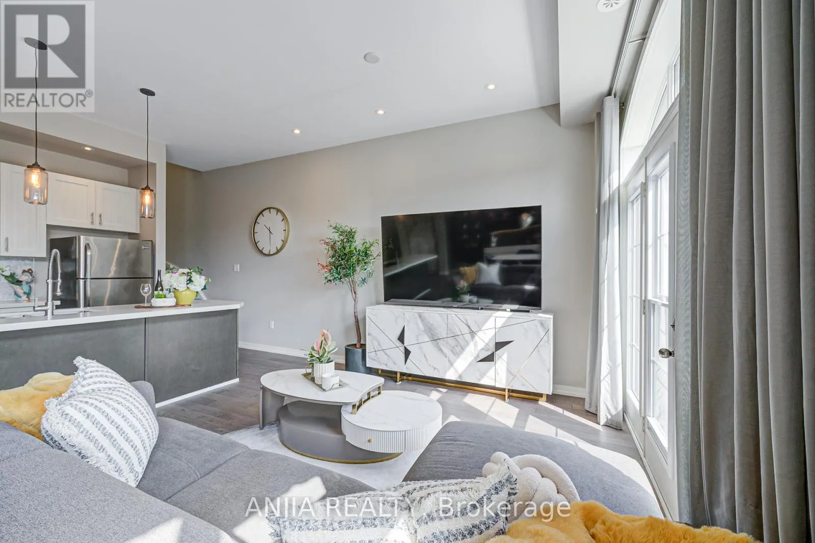 156 GLAD PARK AVENUE
