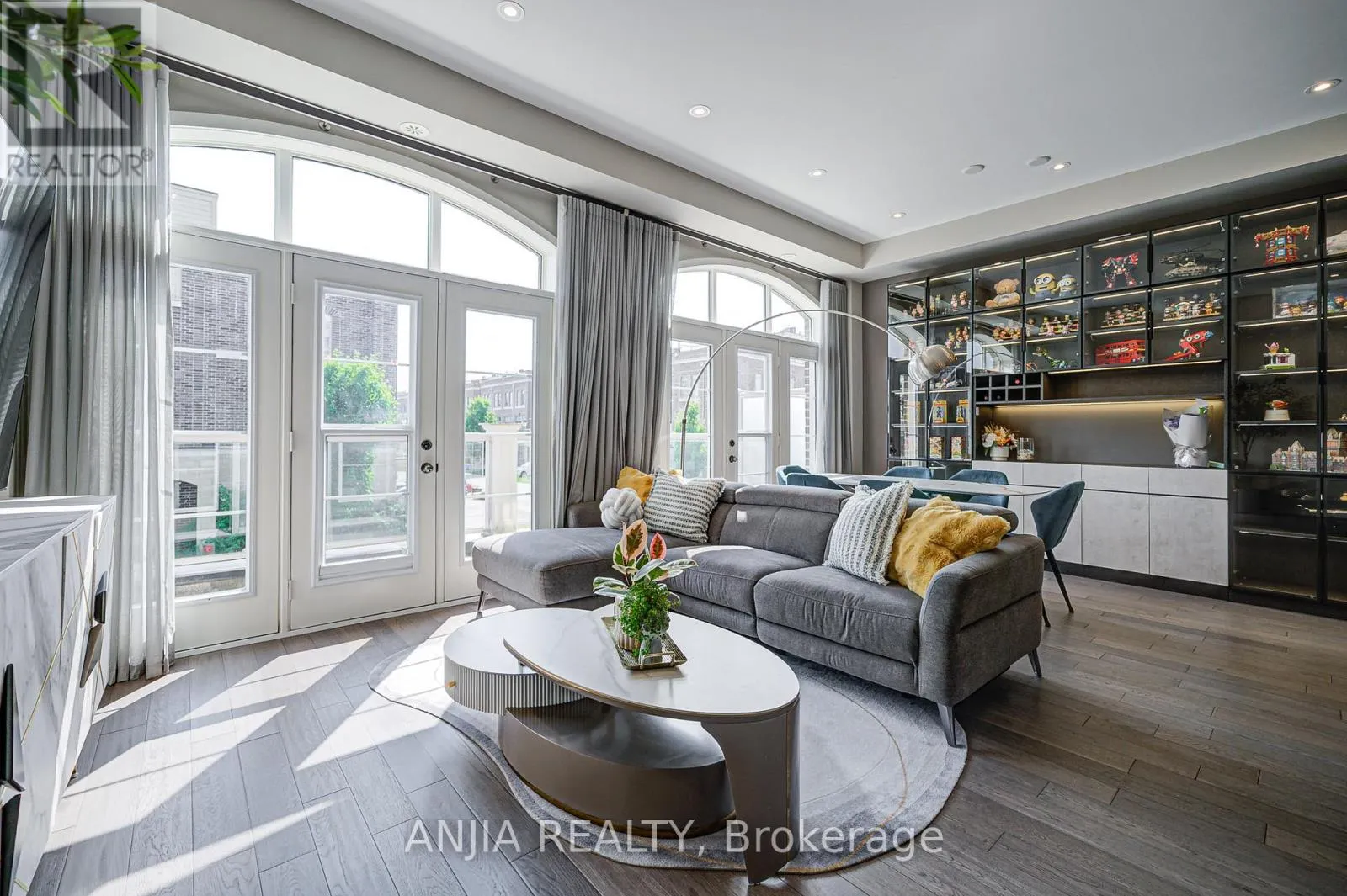 156 GLAD PARK AVENUE