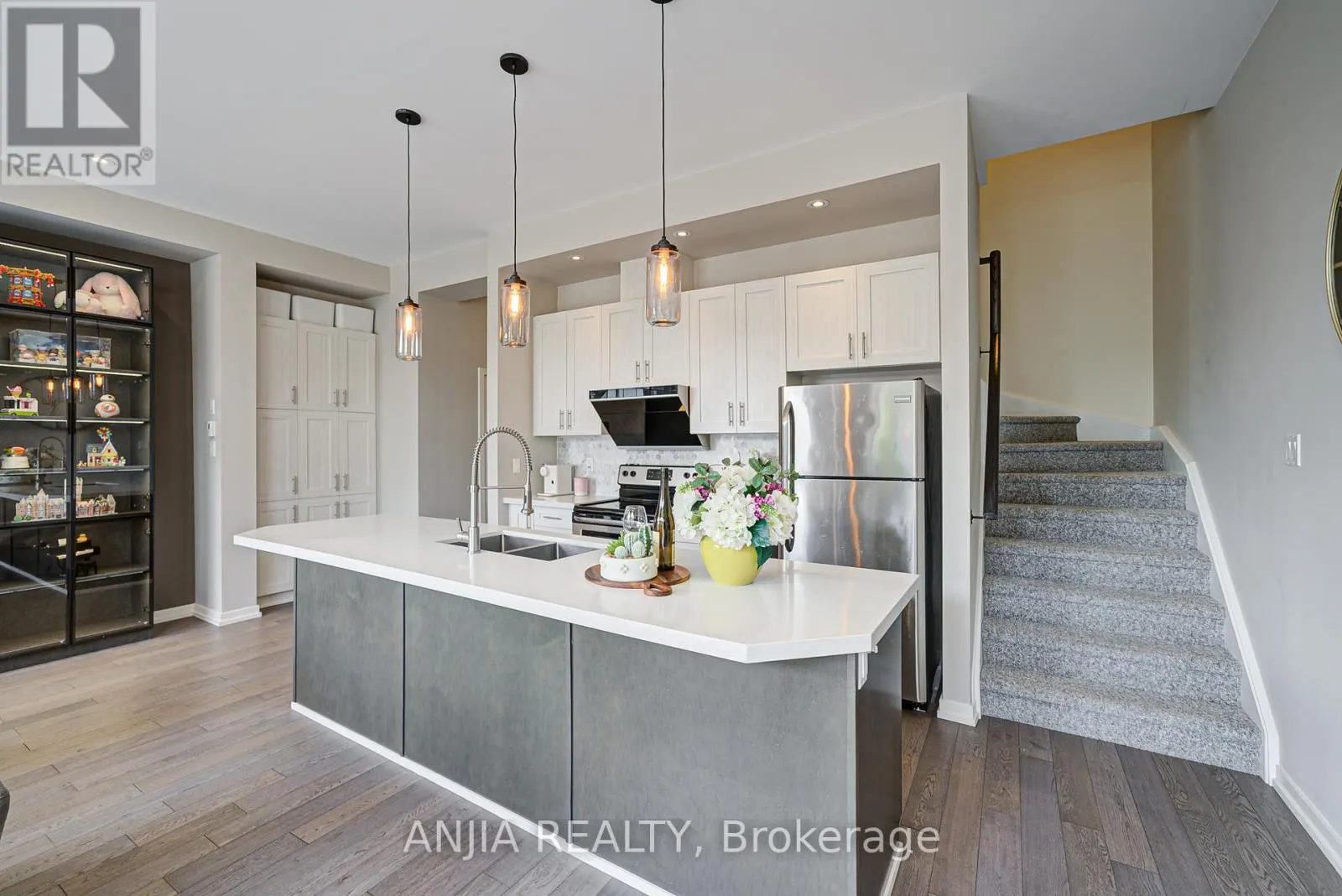 156 GLAD PARK AVENUE
