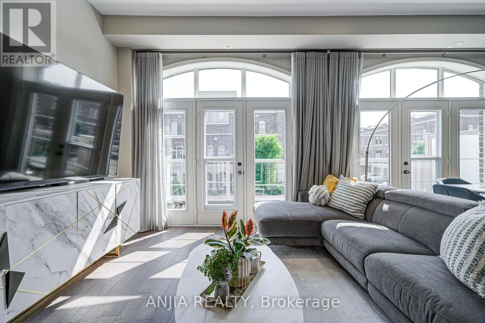 156 GLAD PARK AVENUE