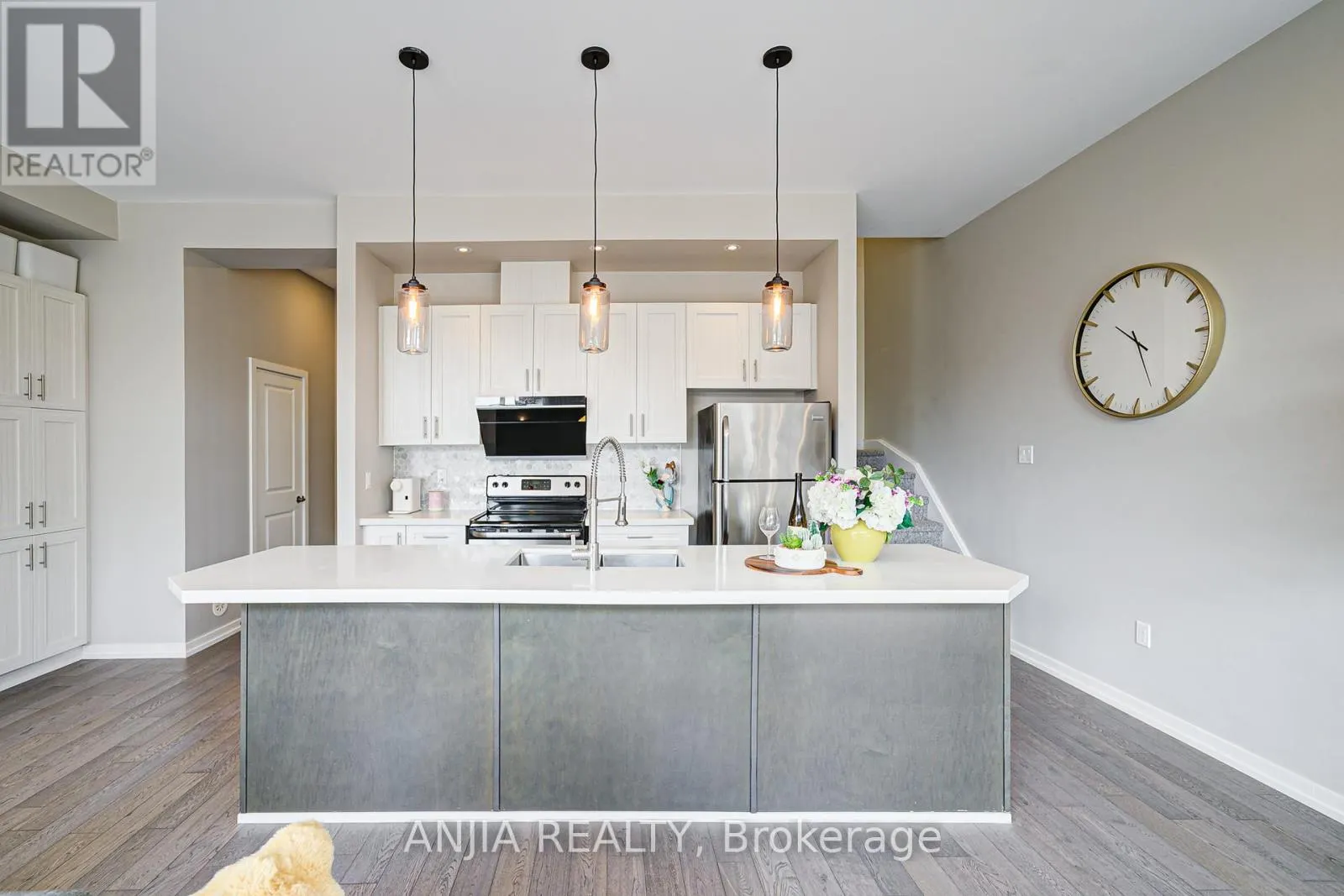 156 GLAD PARK AVENUE