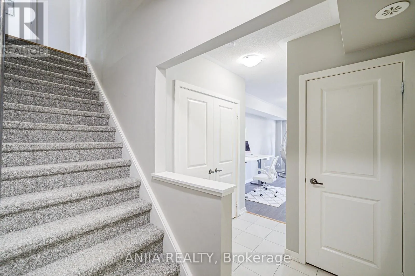 156 GLAD PARK AVENUE