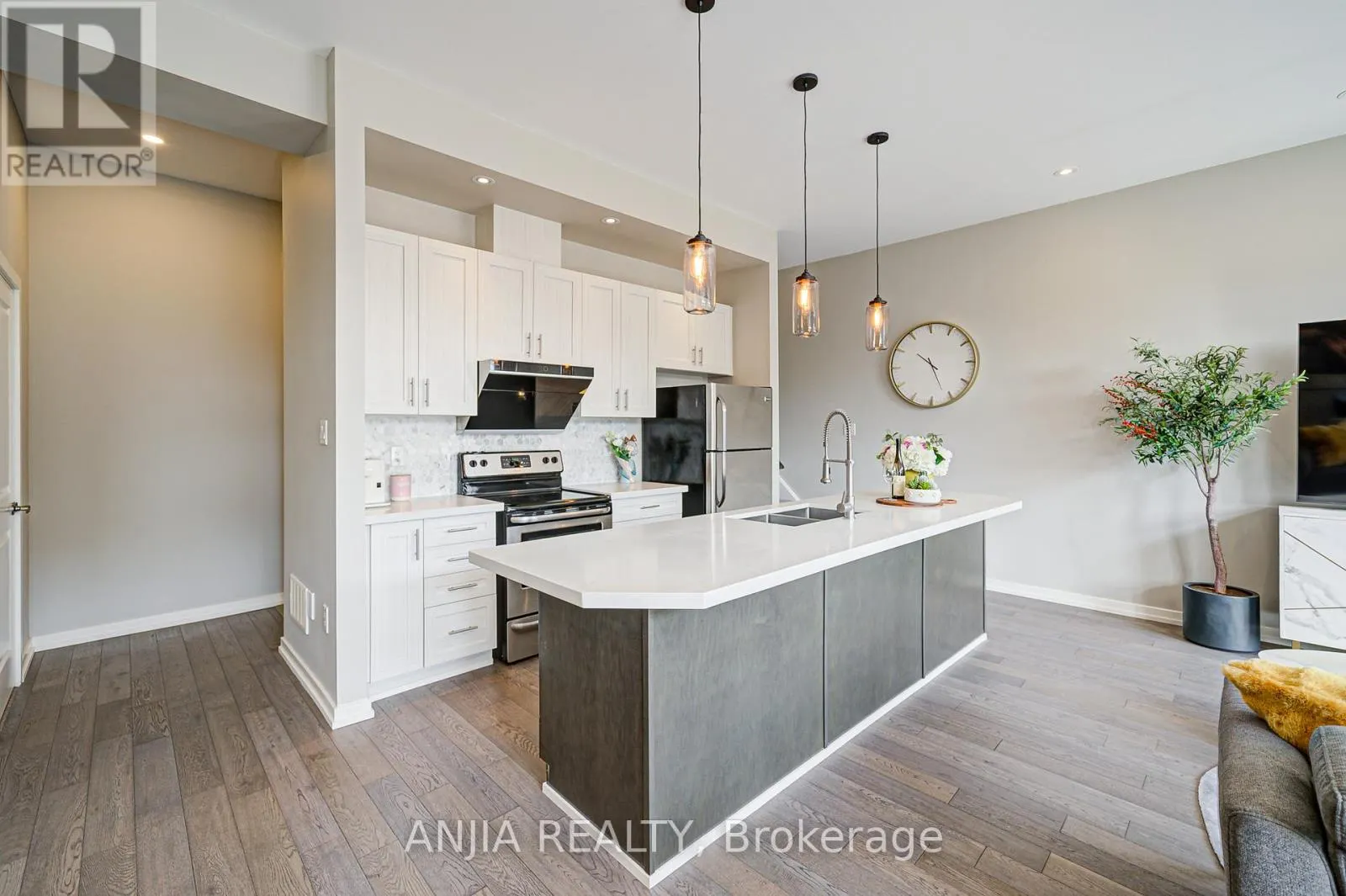 156 GLAD PARK AVENUE