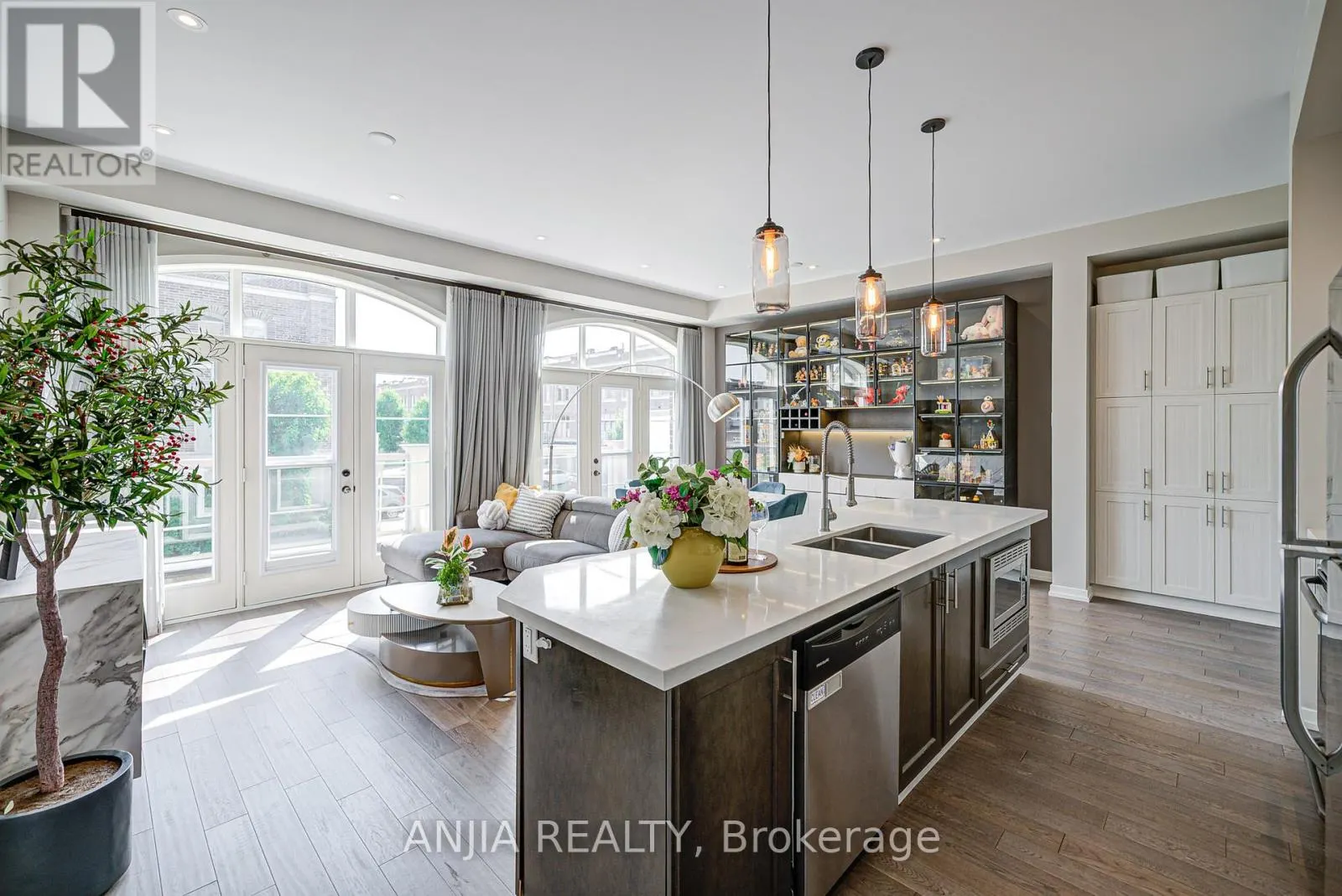 156 GLAD PARK AVENUE