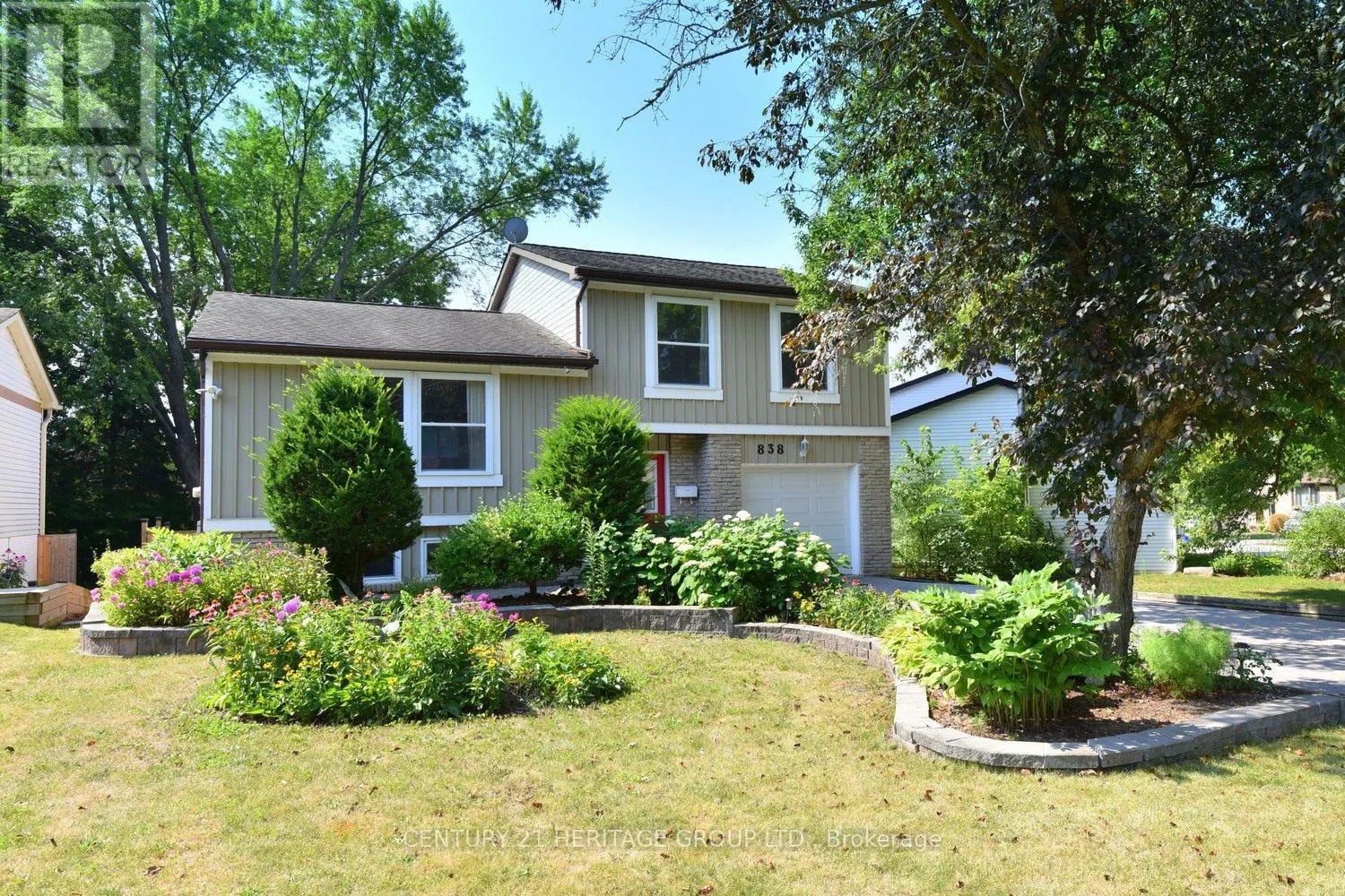 838 BORONIA CRESCENT
