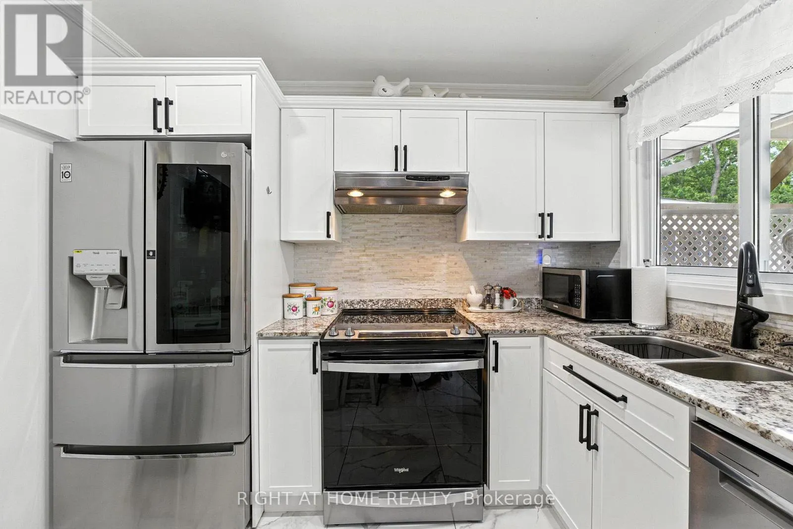 1129 LINDY LANE