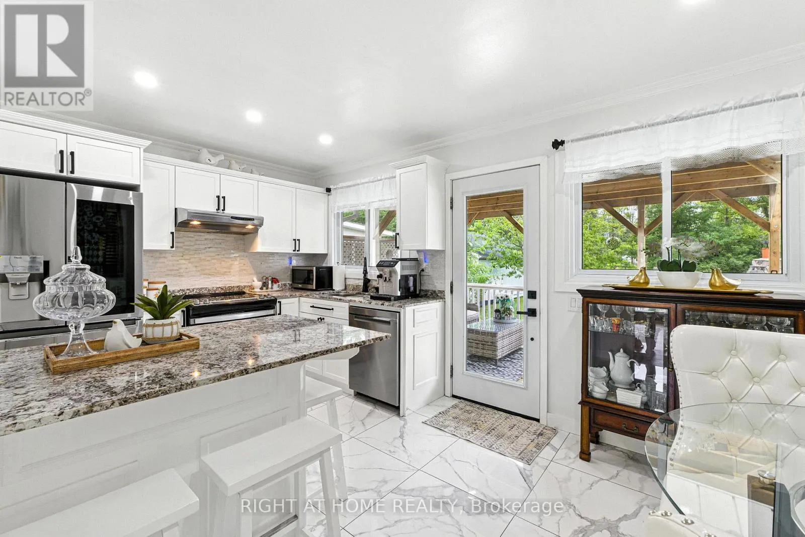 1129 LINDY LANE