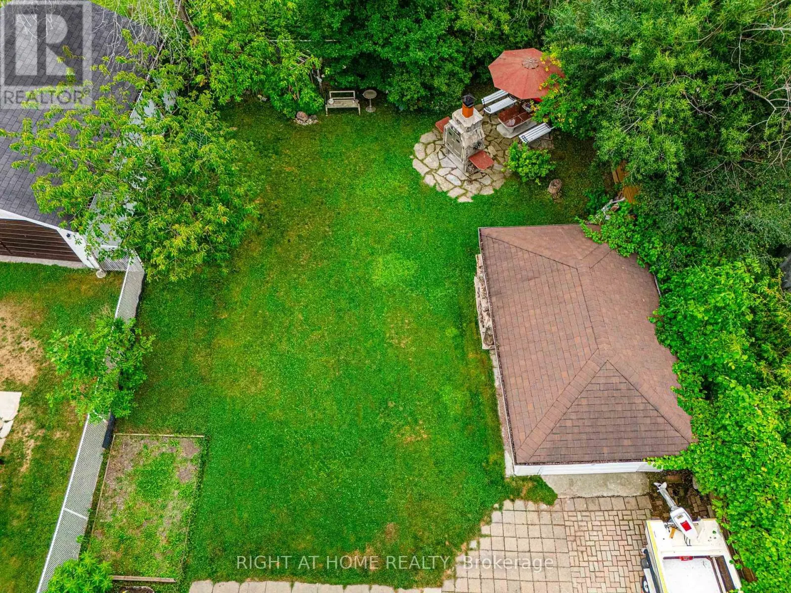 1129 LINDY LANE