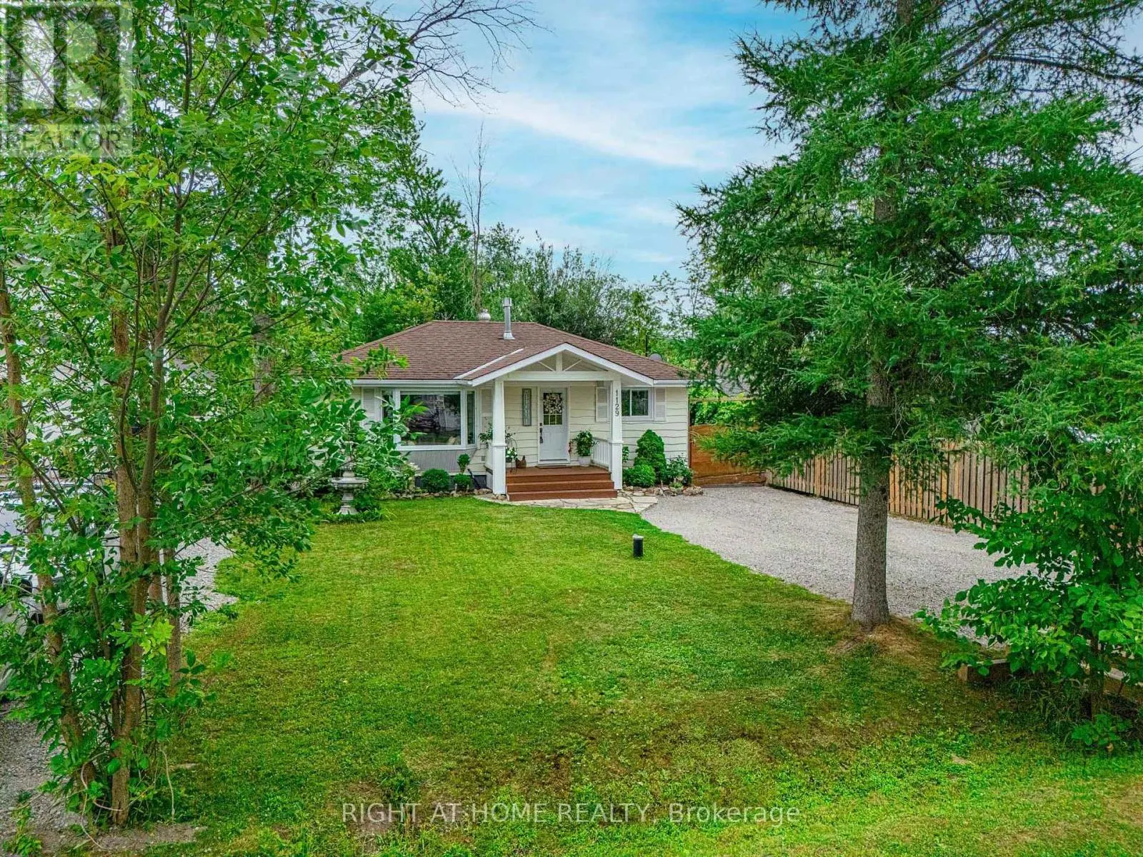 1129 LINDY LANE