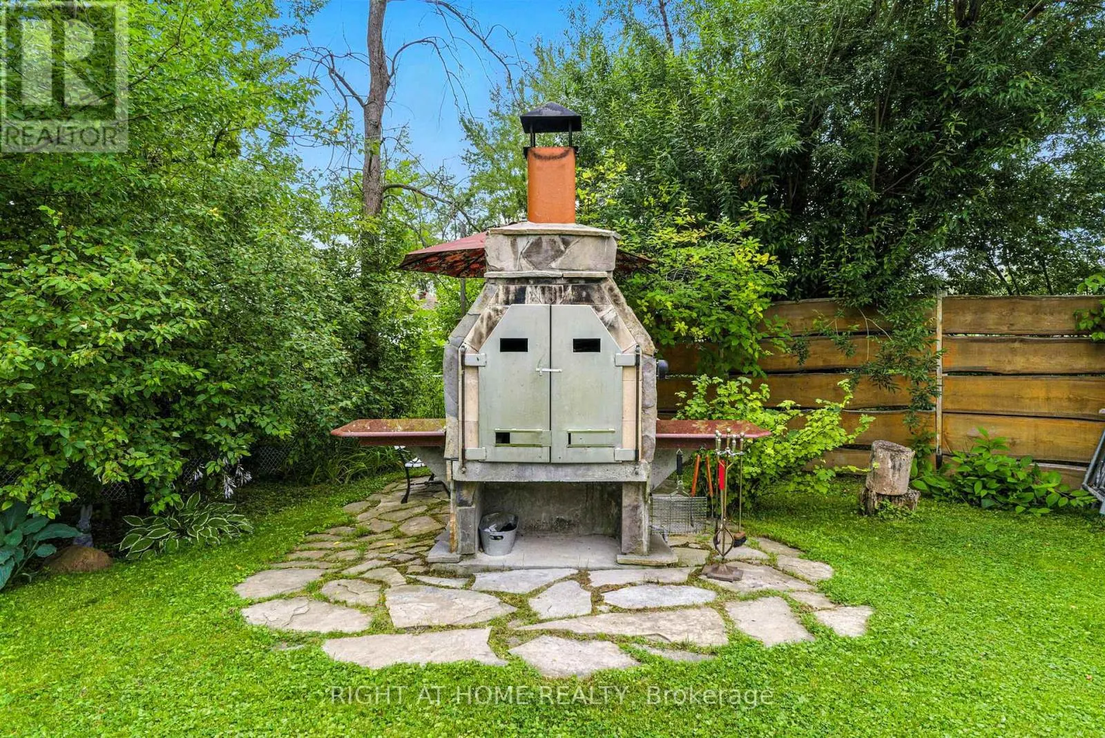 1129 LINDY LANE