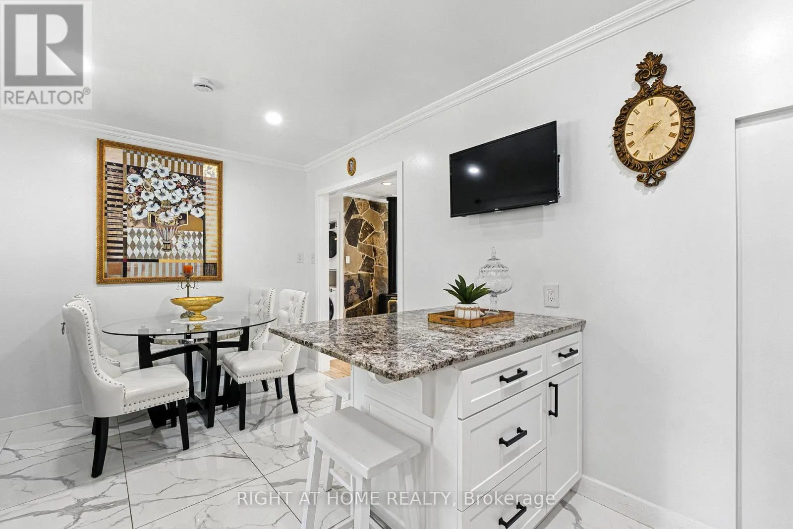 1129 LINDY LANE