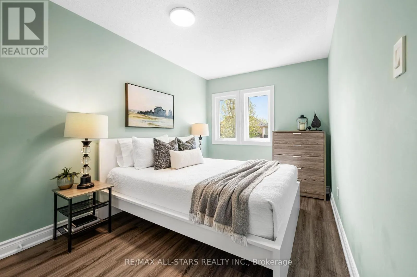 58 WOODROOF CRESCENT