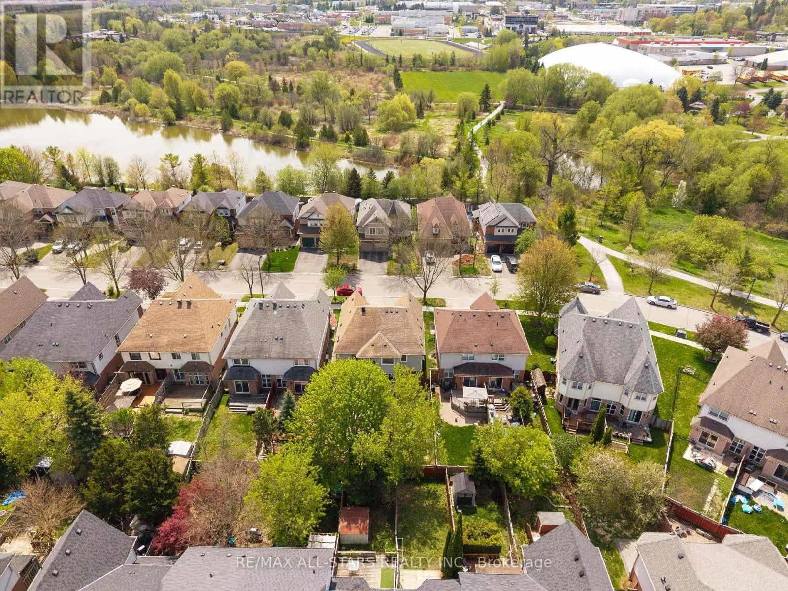 58 WOODROOF CRESCENT