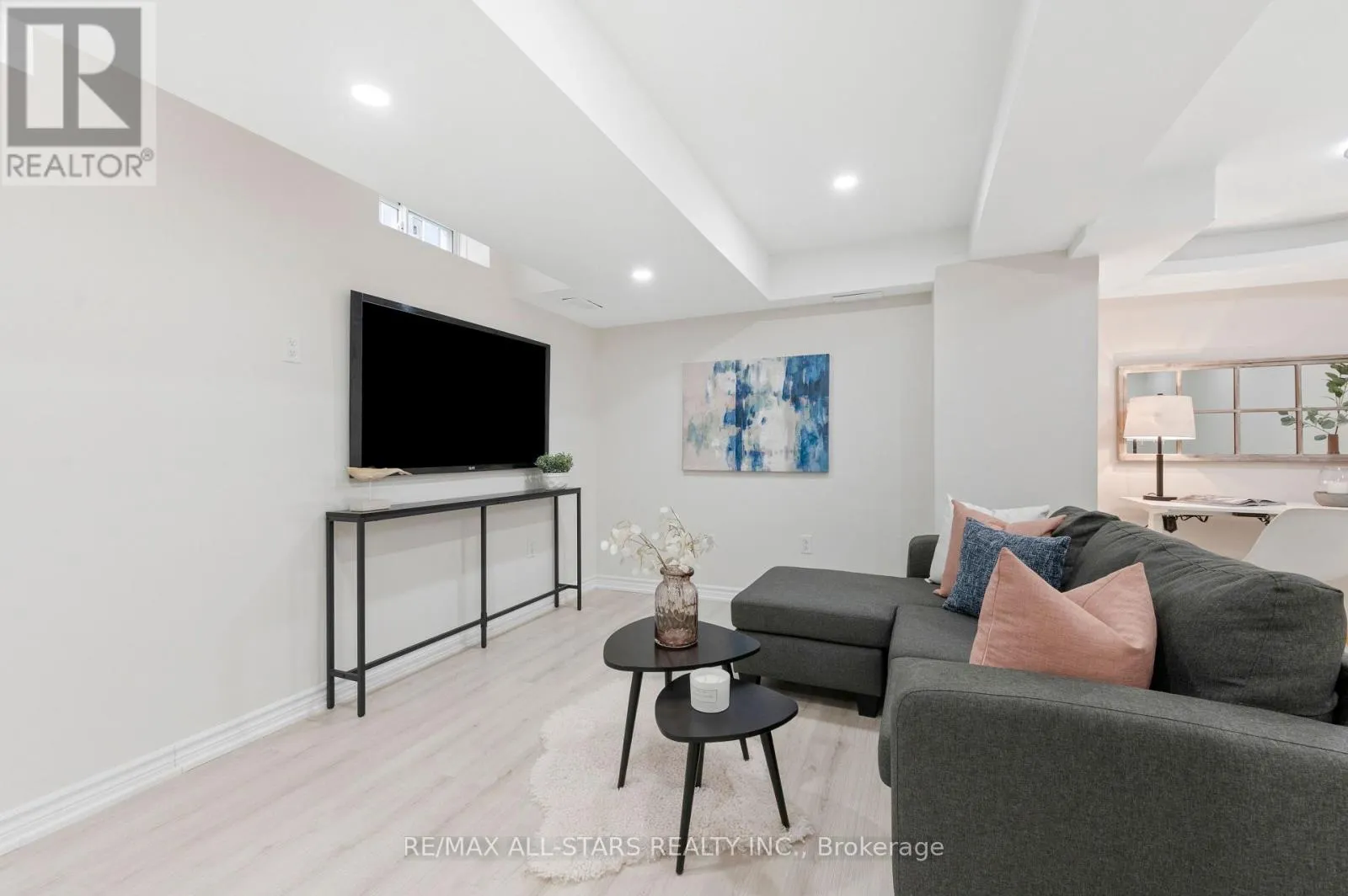 58 WOODROOF CRESCENT