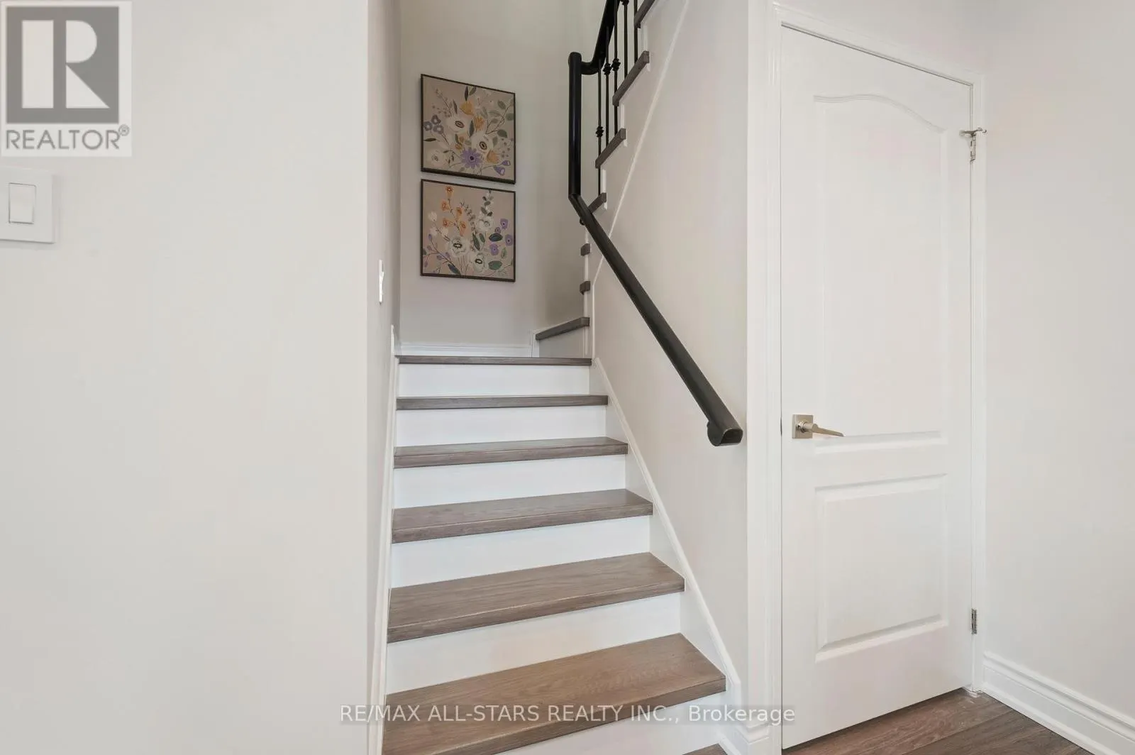 58 WOODROOF CRESCENT