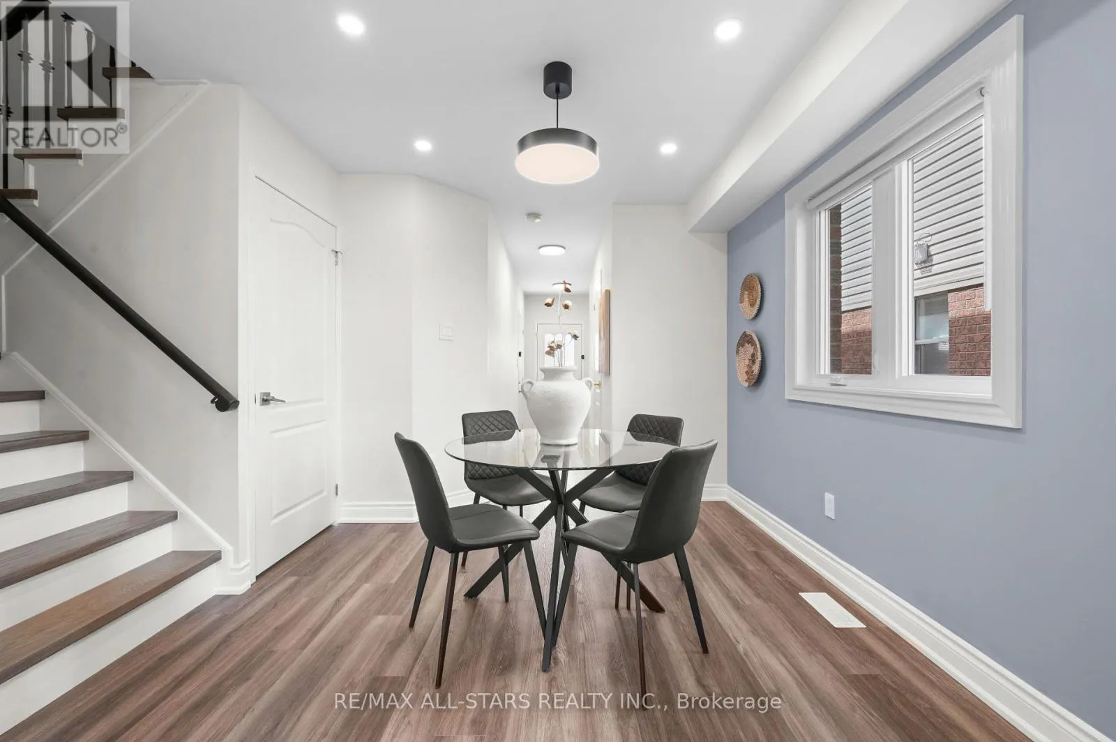 58 WOODROOF CRESCENT
