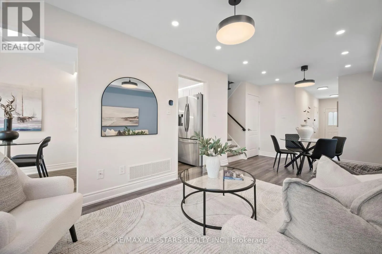 58 WOODROOF CRESCENT