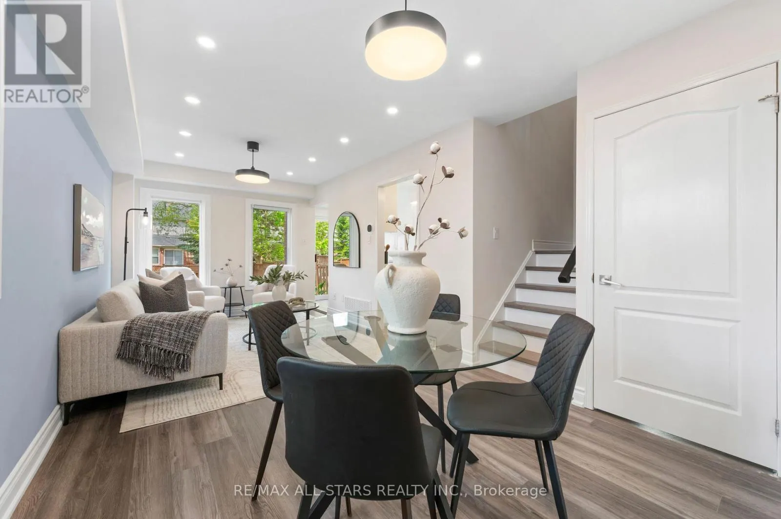 58 WOODROOF CRESCENT