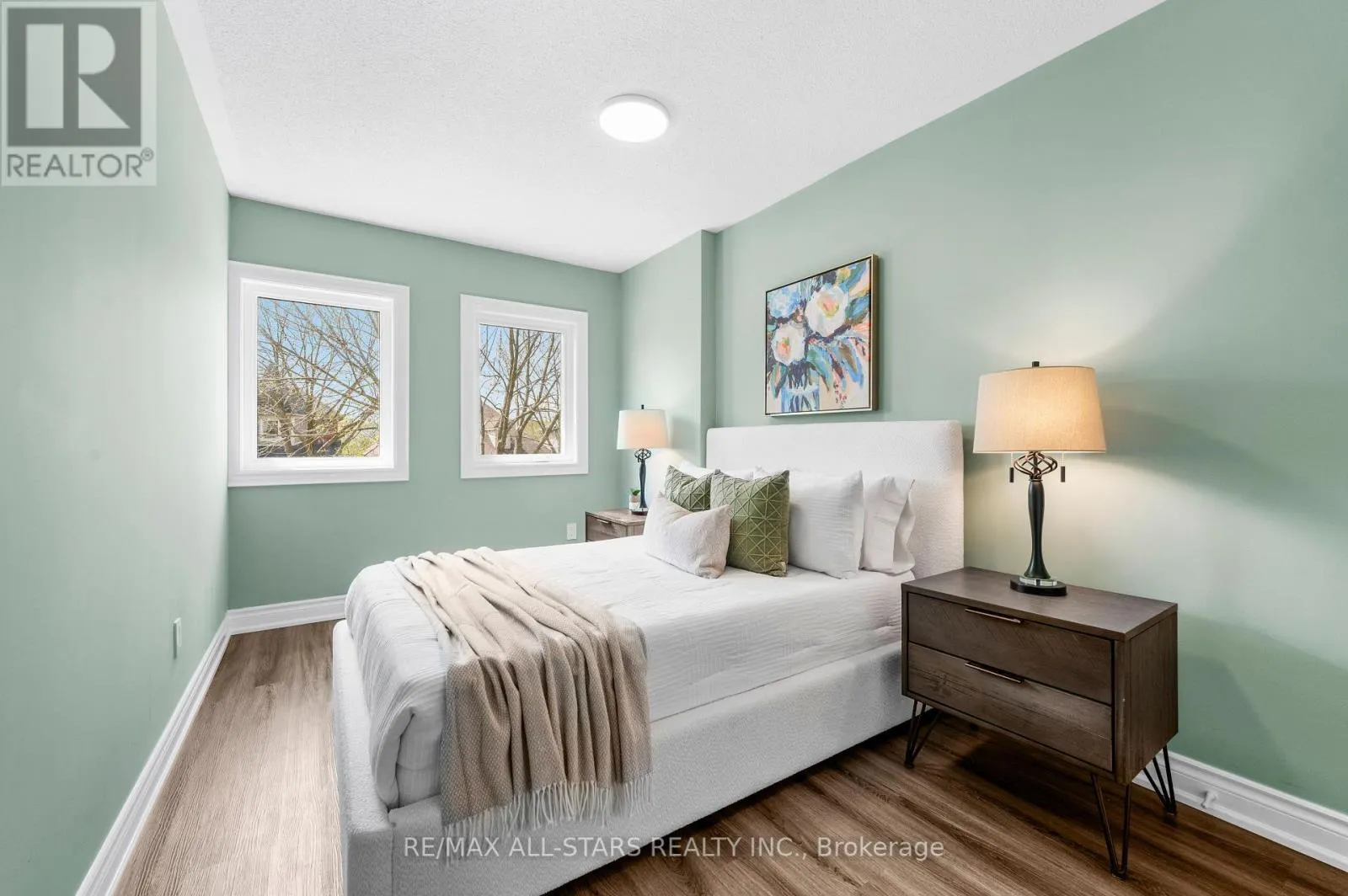 58 WOODROOF CRESCENT