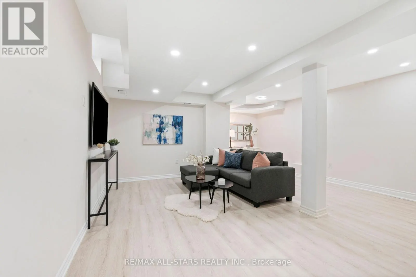 58 WOODROOF CRESCENT
