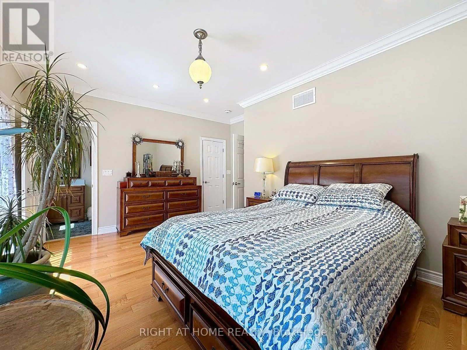 100 GREENBELT CRESCENT