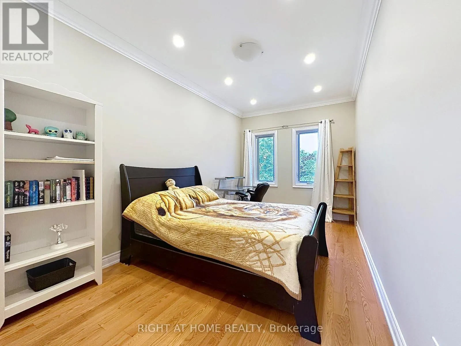 100 GREENBELT CRESCENT
