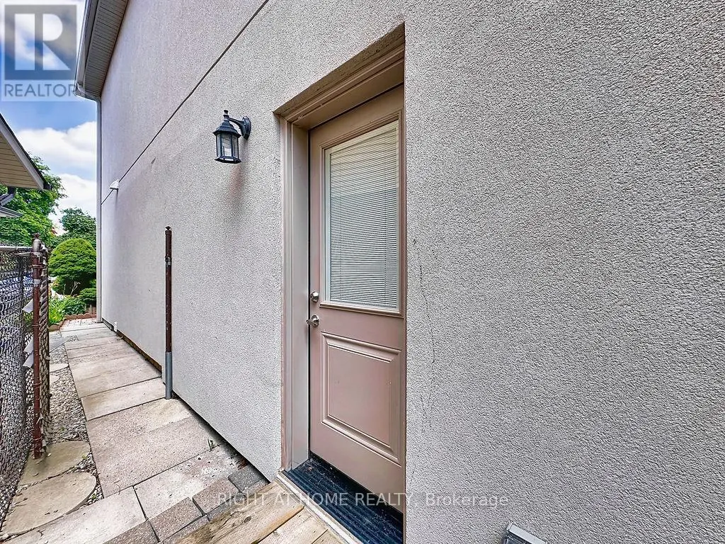 100 GREENBELT CRESCENT