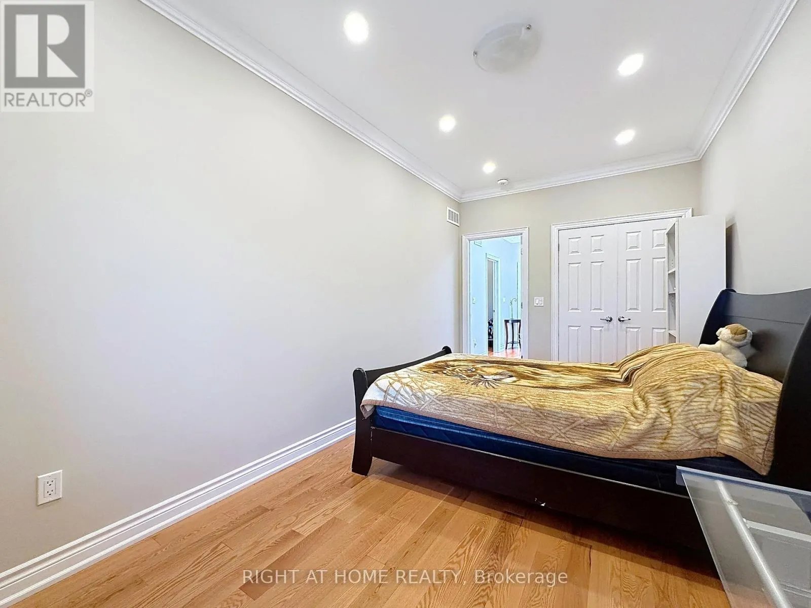 100 GREENBELT CRESCENT