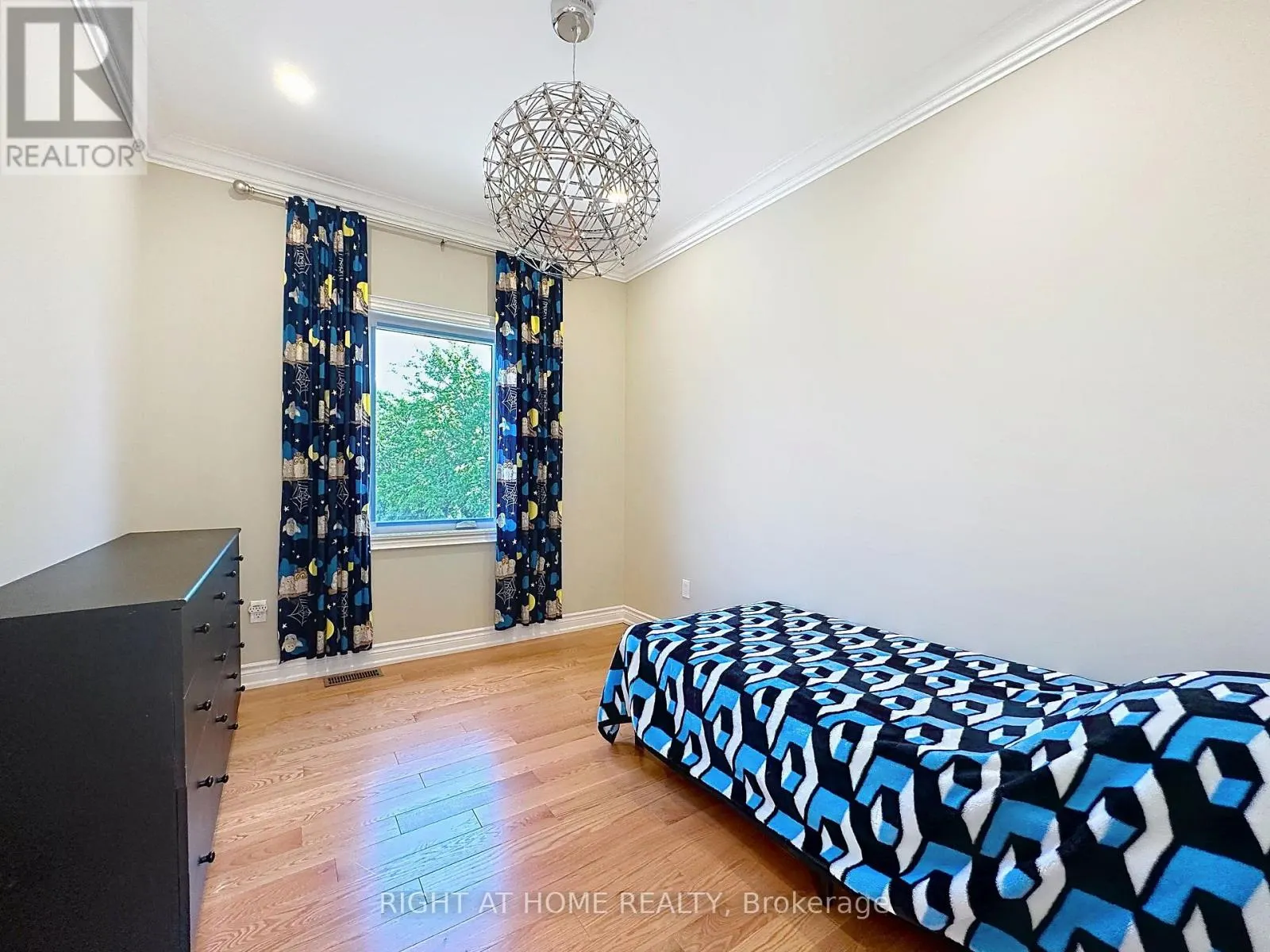 100 GREENBELT CRESCENT