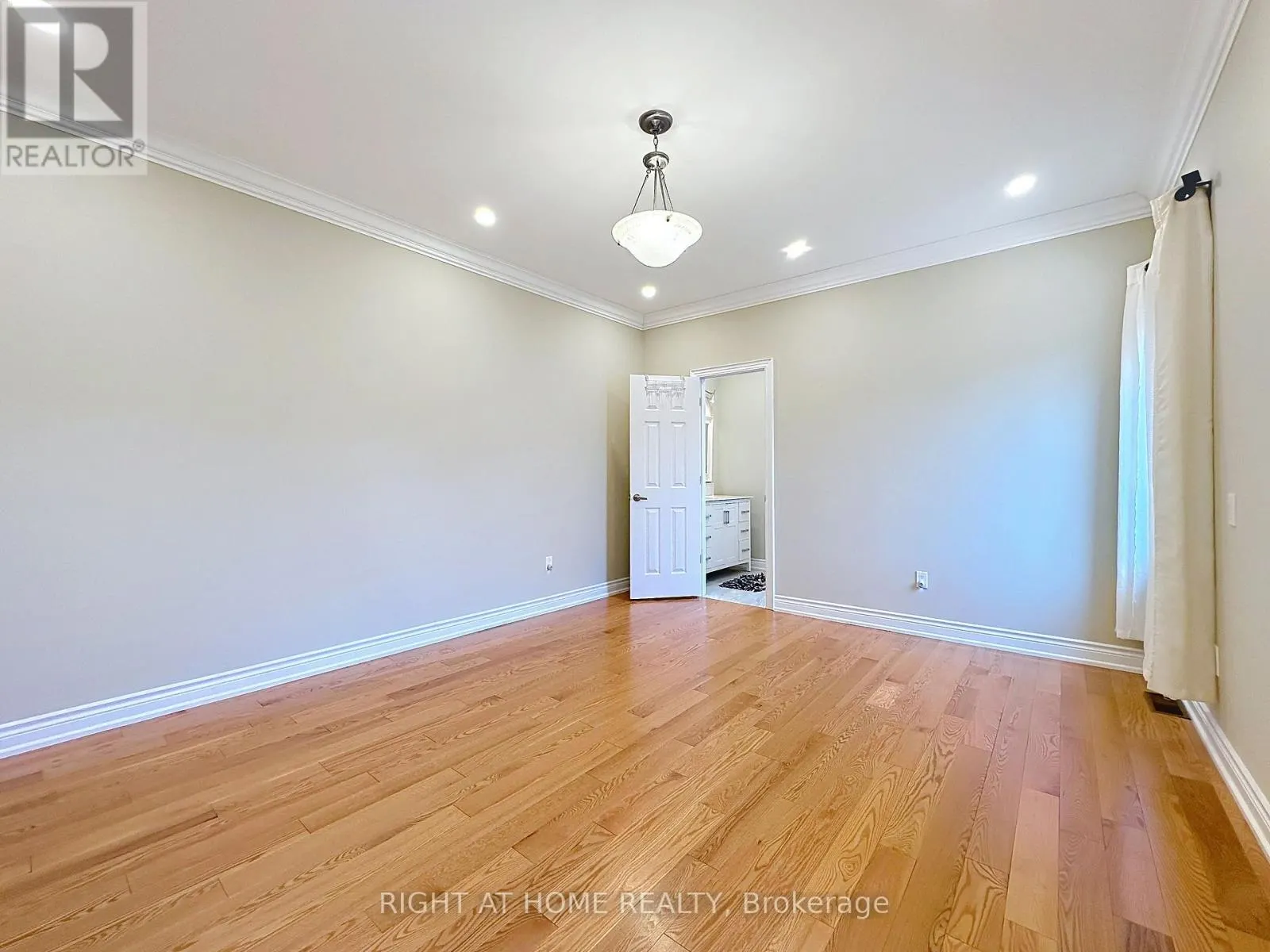 100 GREENBELT CRESCENT