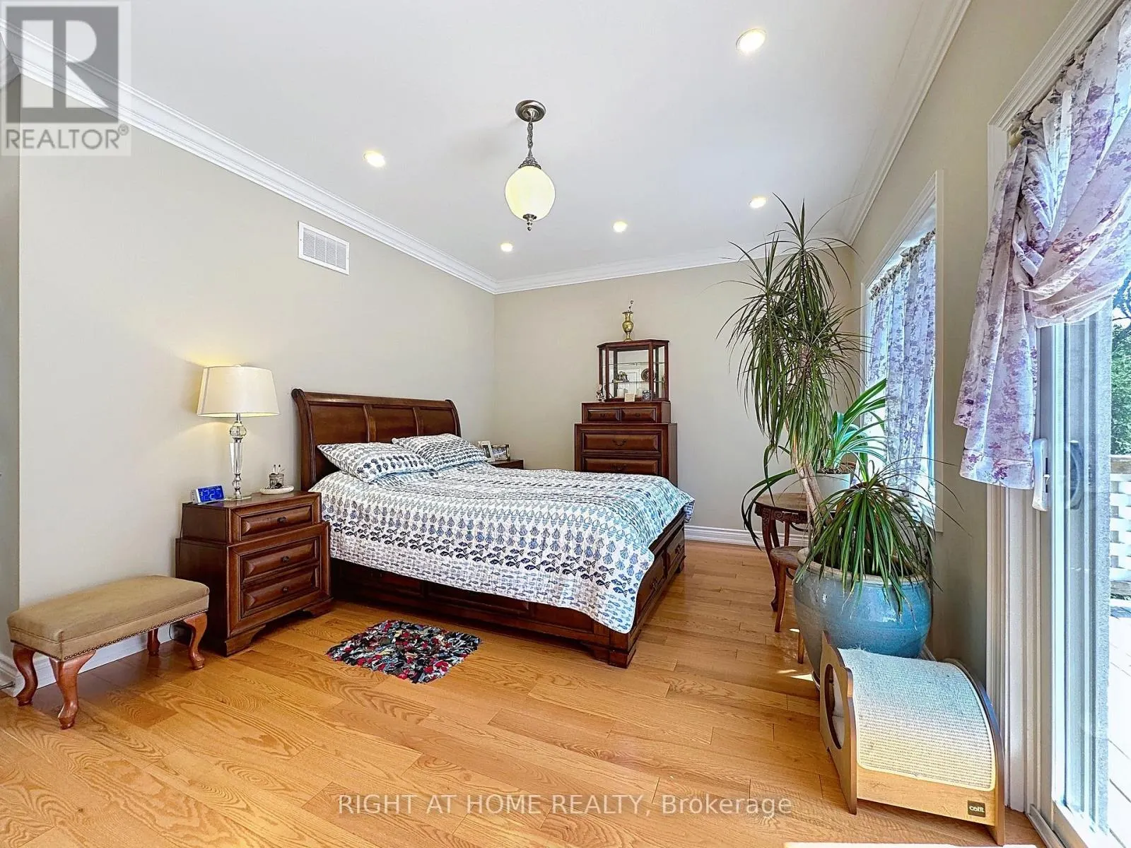 100 GREENBELT CRESCENT
