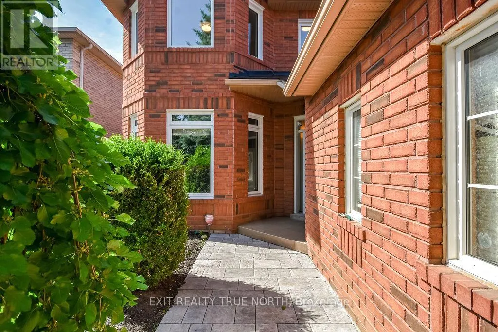 1908 EMERALD COURT