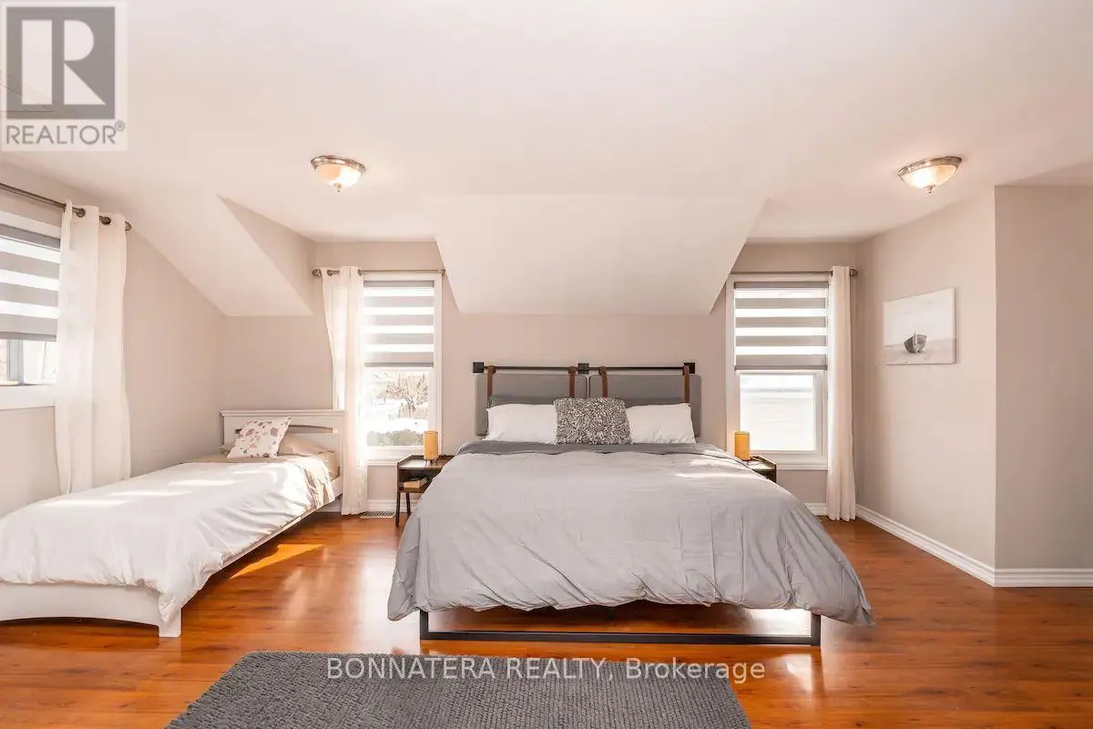 687 INNISFIL BEACH ROAD