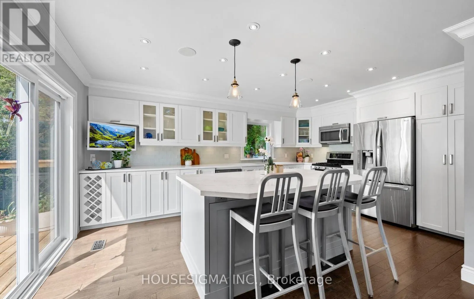 6053 HILLSDALE DRIVE