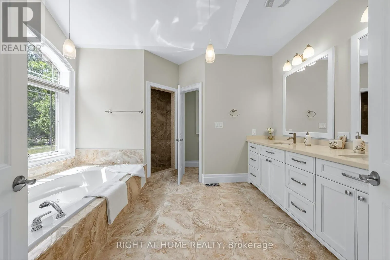3500 CRESCENT HARBOUR ROAD