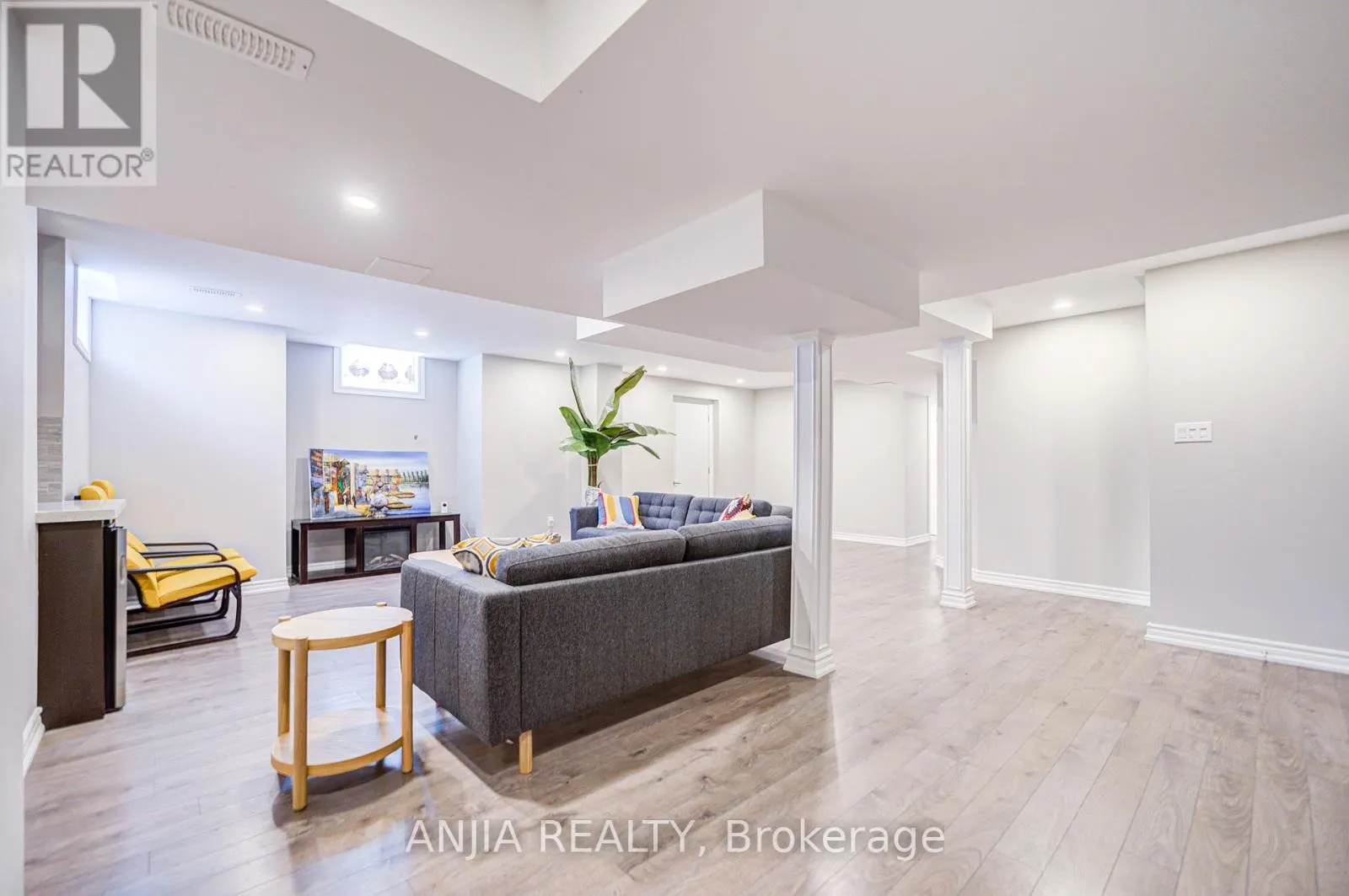 203 RICHARD UNDERHILL AVENUE