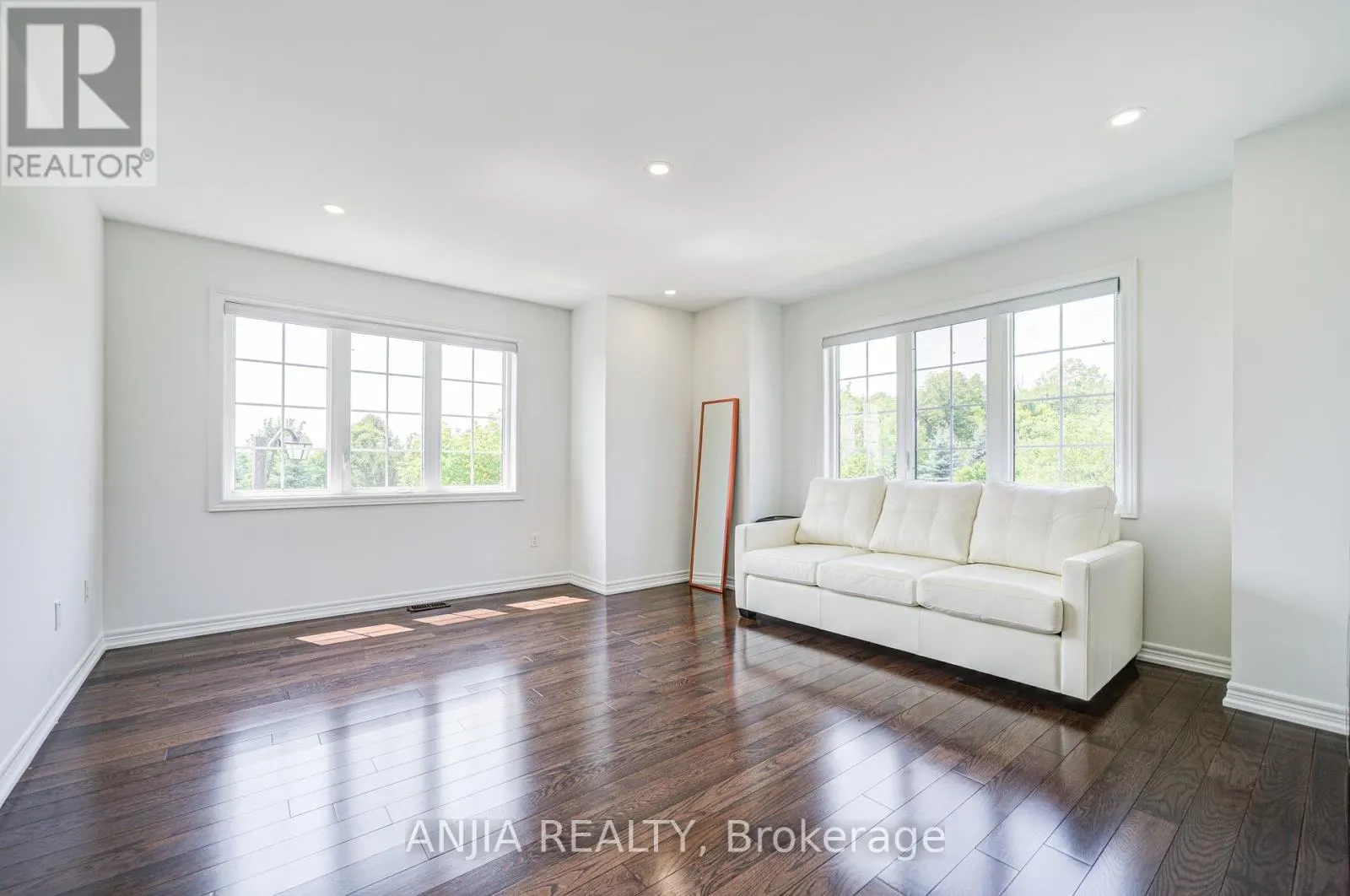 203 RICHARD UNDERHILL AVENUE