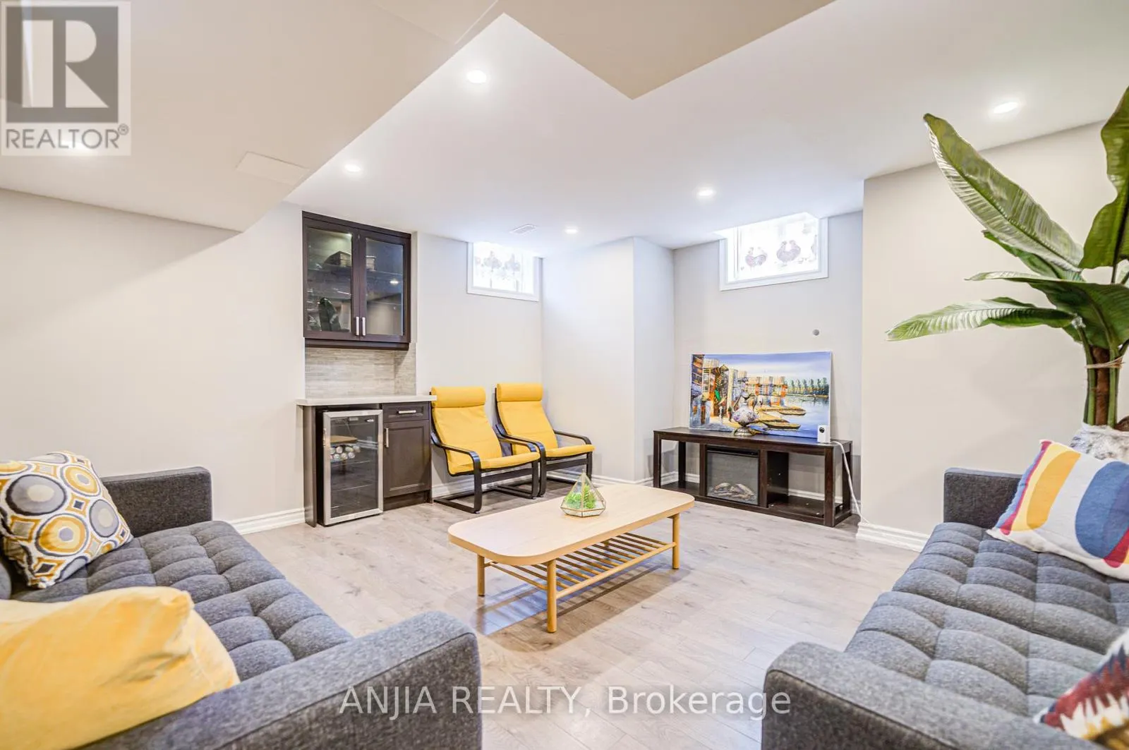 203 RICHARD UNDERHILL AVENUE