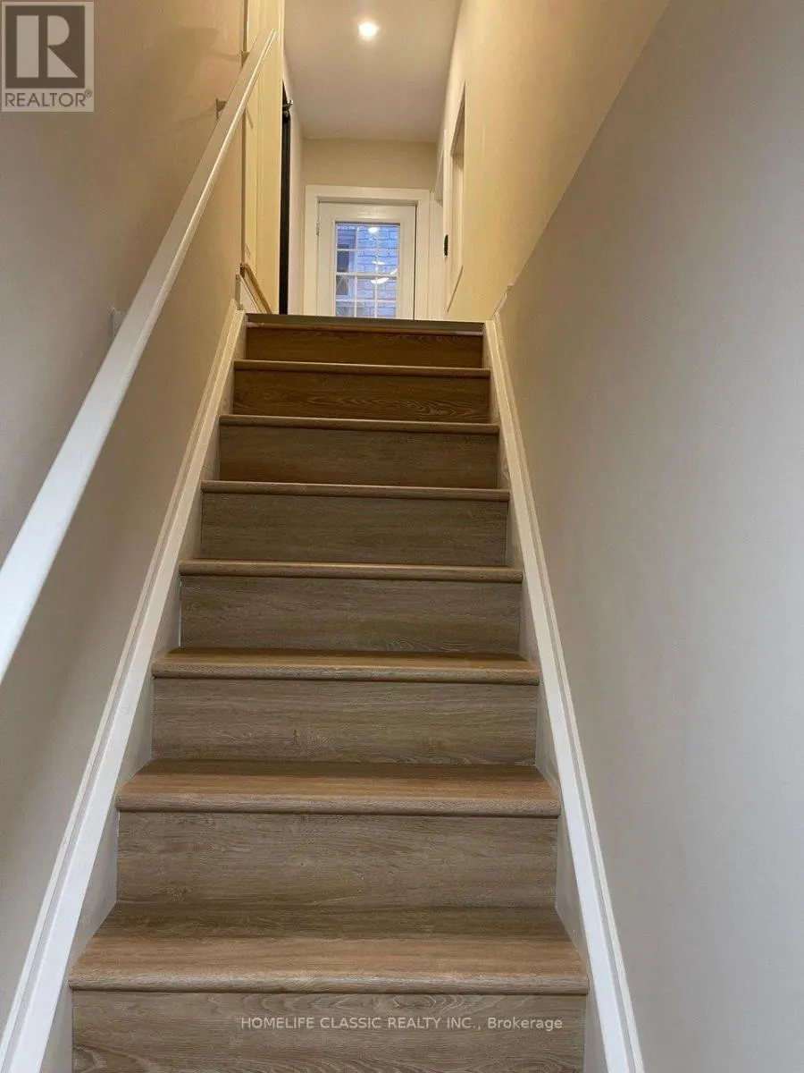 UNIT B - 32 GWILLIMBURY DRIVE W
