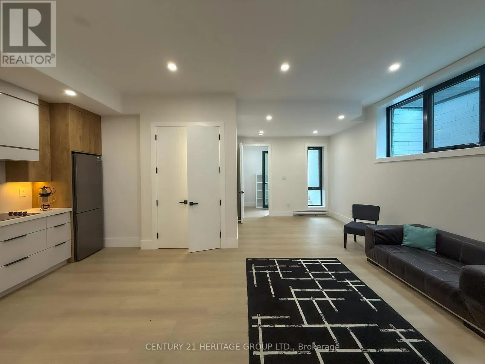 #A - 11 KNOWLES CRESCENT