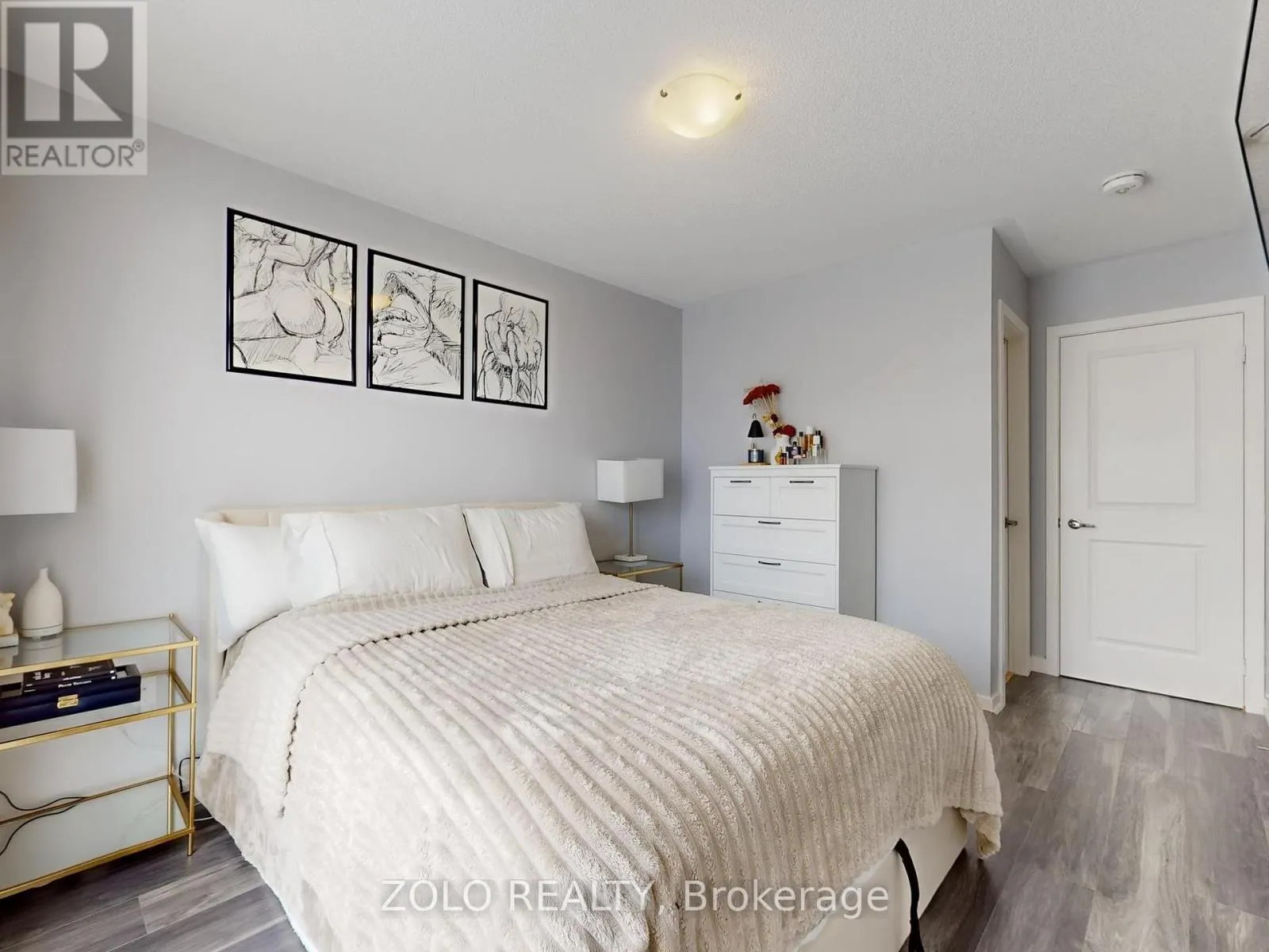 322 - 15 WHITAKER WAY