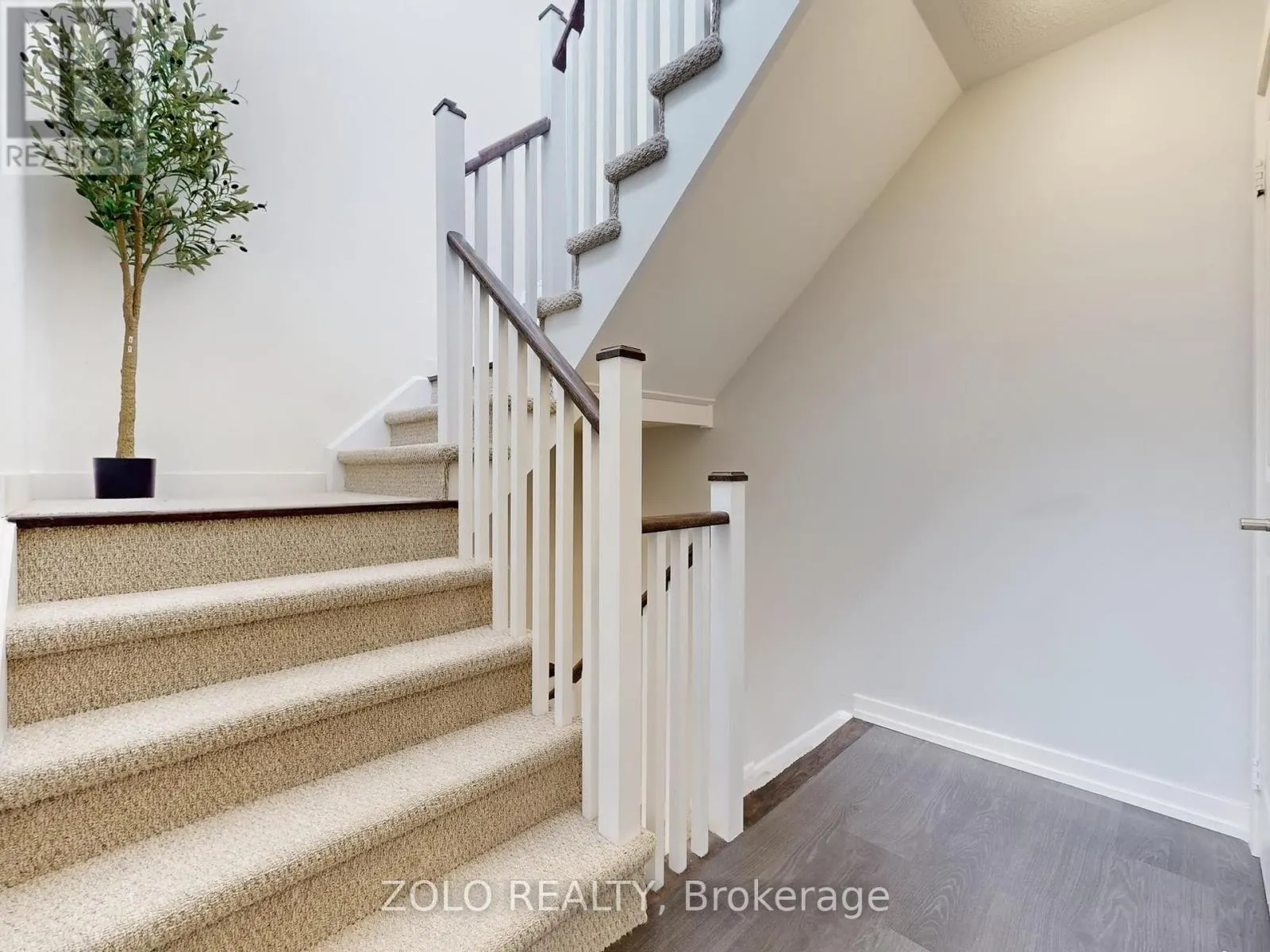 322 - 15 WHITAKER WAY