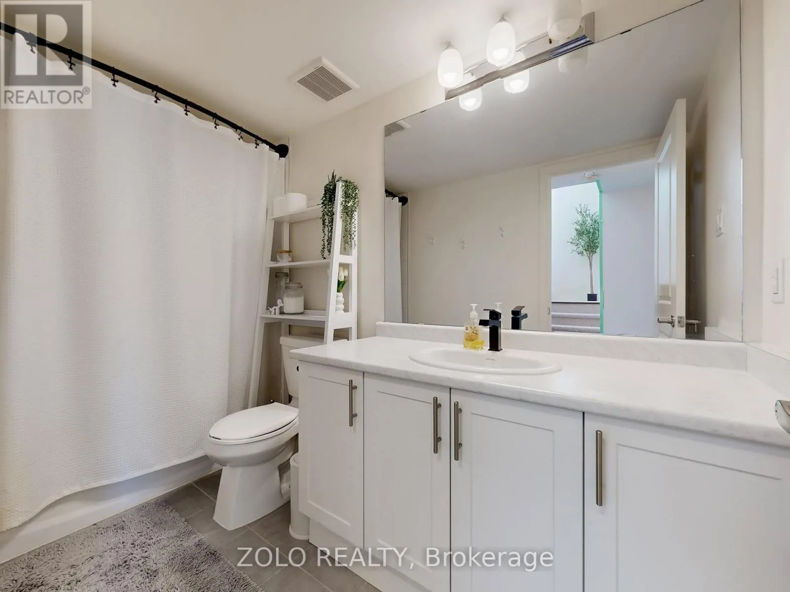 322 - 15 WHITAKER WAY