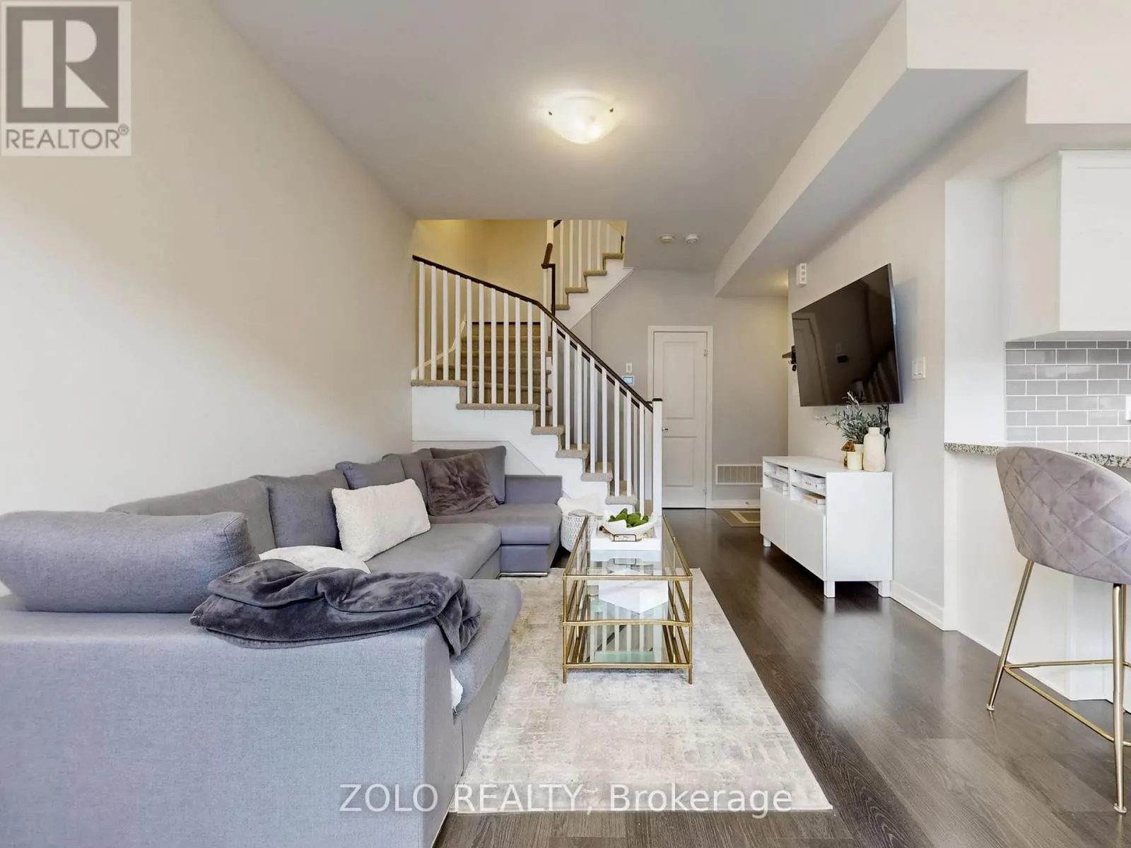 322 - 15 WHITAKER WAY