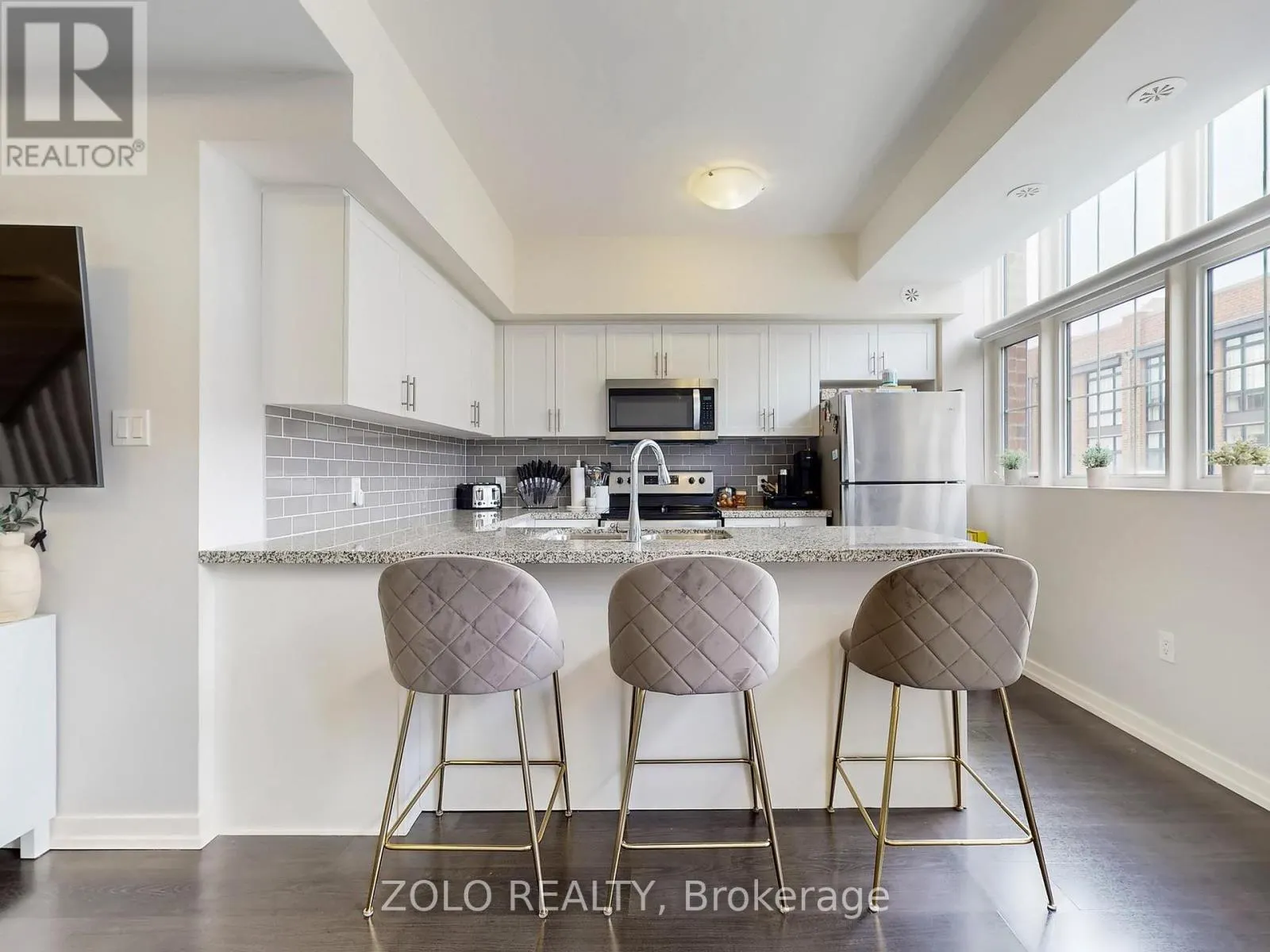 322 - 15 WHITAKER WAY