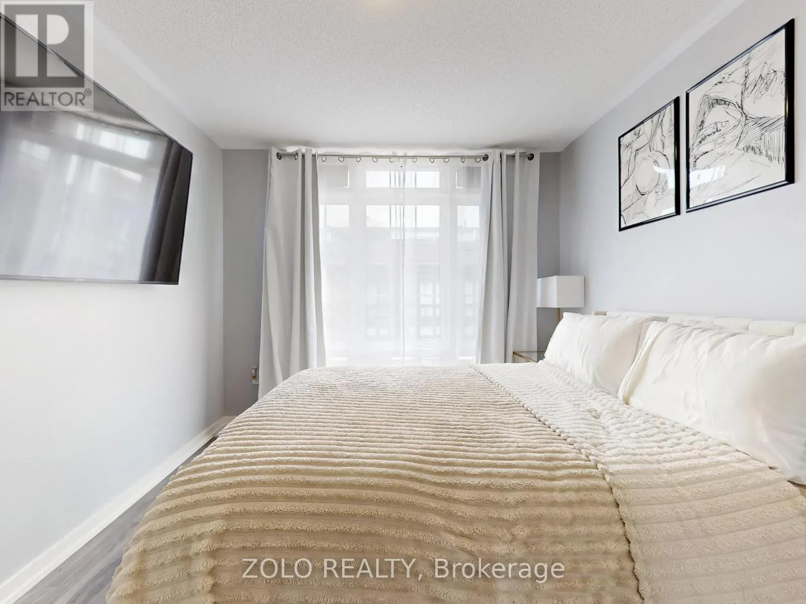 322 - 15 WHITAKER WAY