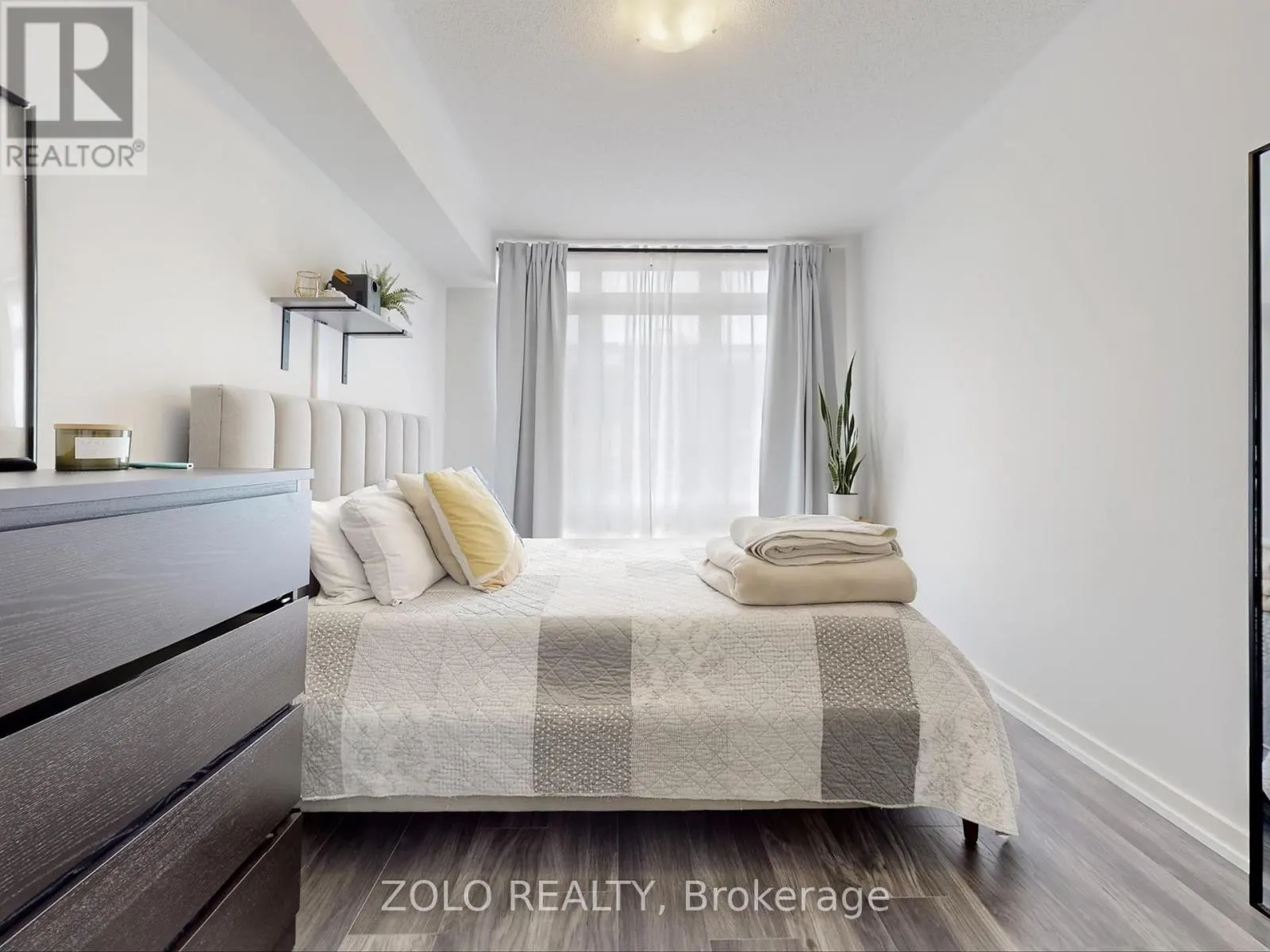 322 - 15 WHITAKER WAY